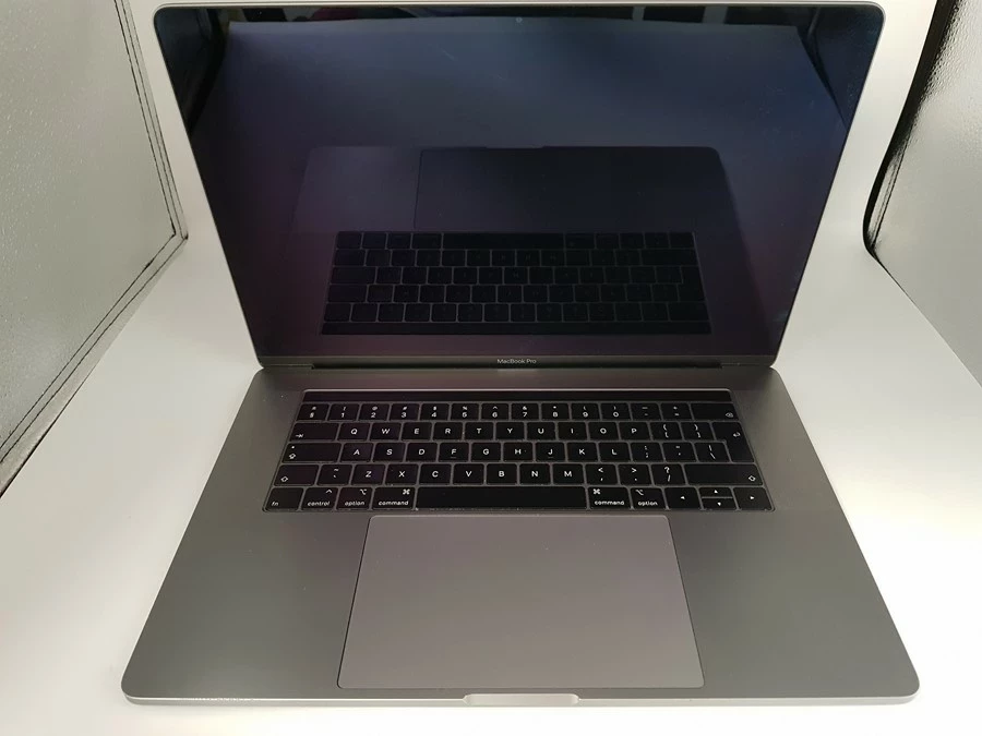 Majextand付きMacBook Pro2018 i9 32GB 512GB Majextand付きMacBook Pro2018 i9 32GB 512GB Majextand付き