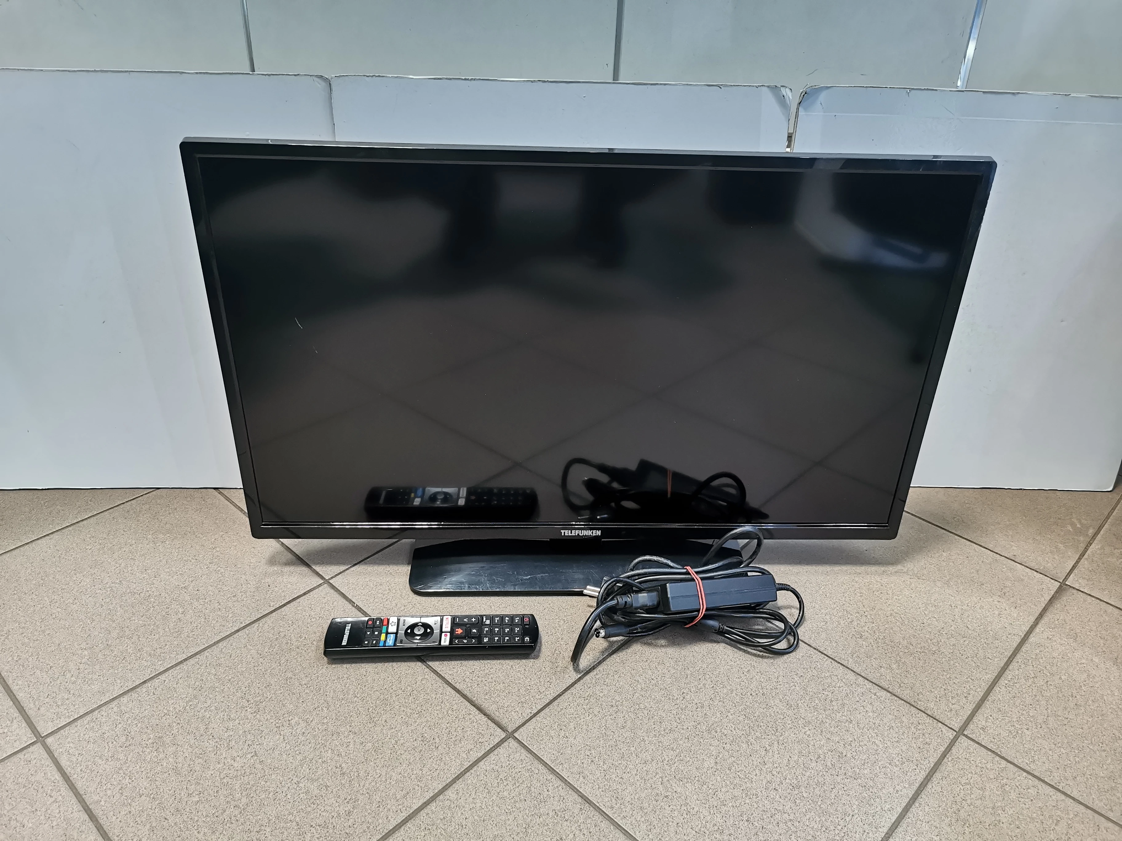 telewizor-telefunken-32-smart-tv-pilot-ean-gtin-4024862116484