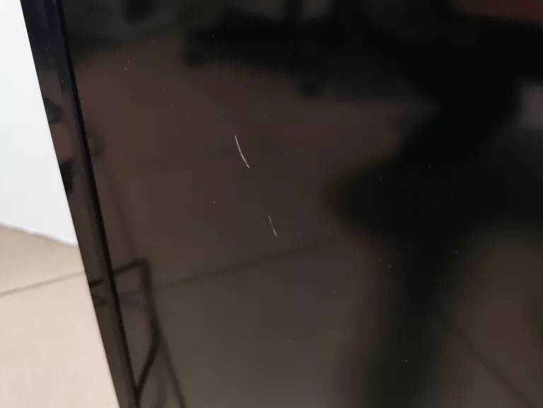 telewizor-telefunken-32-smart-tv-pilot-typ-telewizora-led