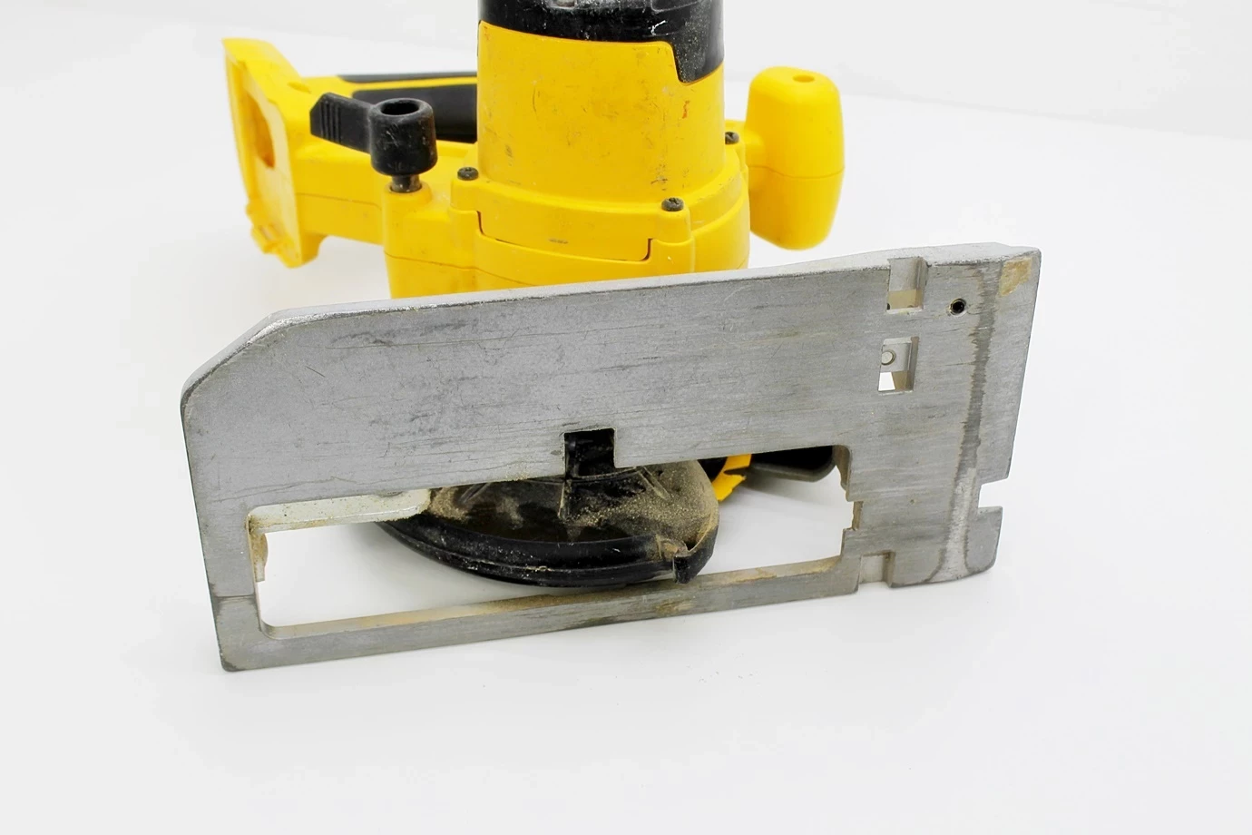 pila-tarczowa-dewalt-dc390-18v-body-srednica-otworu-pily-20