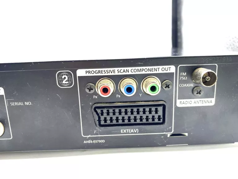 odtwarzacz-dvd-samsung-ht-tq25-at-opis-at-kolor-srebrny