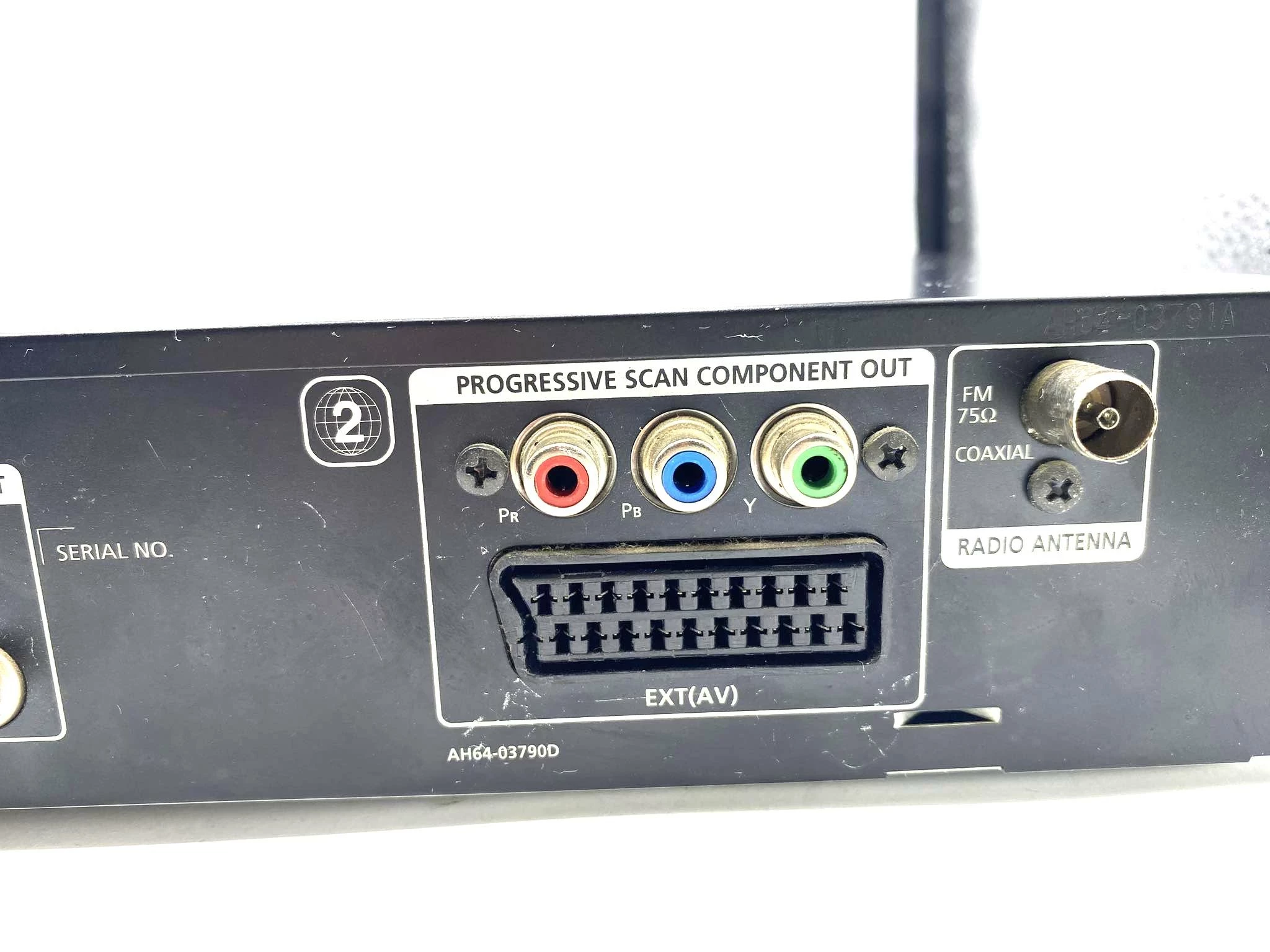 odtwarzacz-dvd-samsung-ht-tq25-at-opis-at-kolor-srebrny