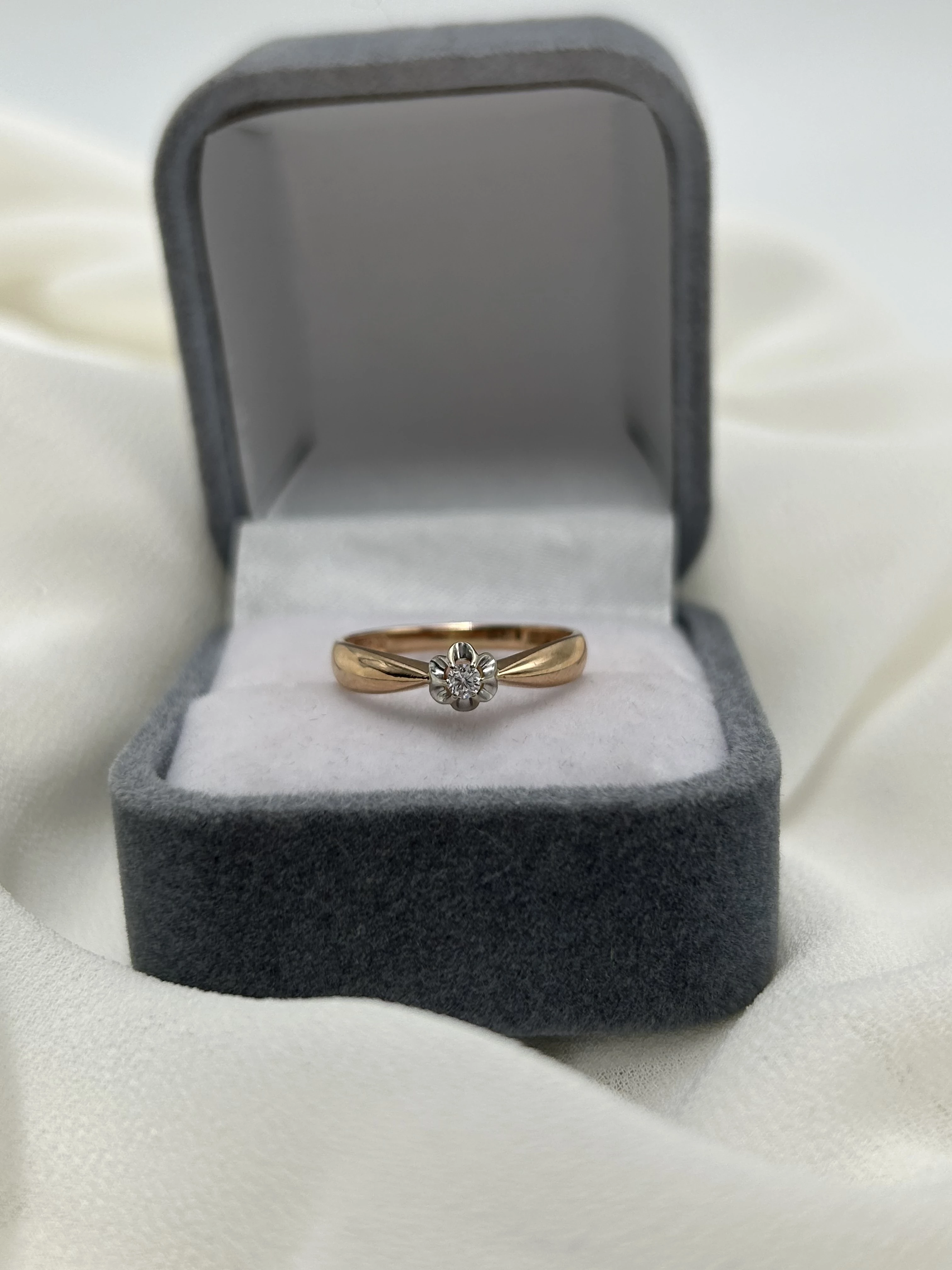 zloty-pierscionek-z-brylantem-w-kwiatku-p585-r10-kamien-17088-32