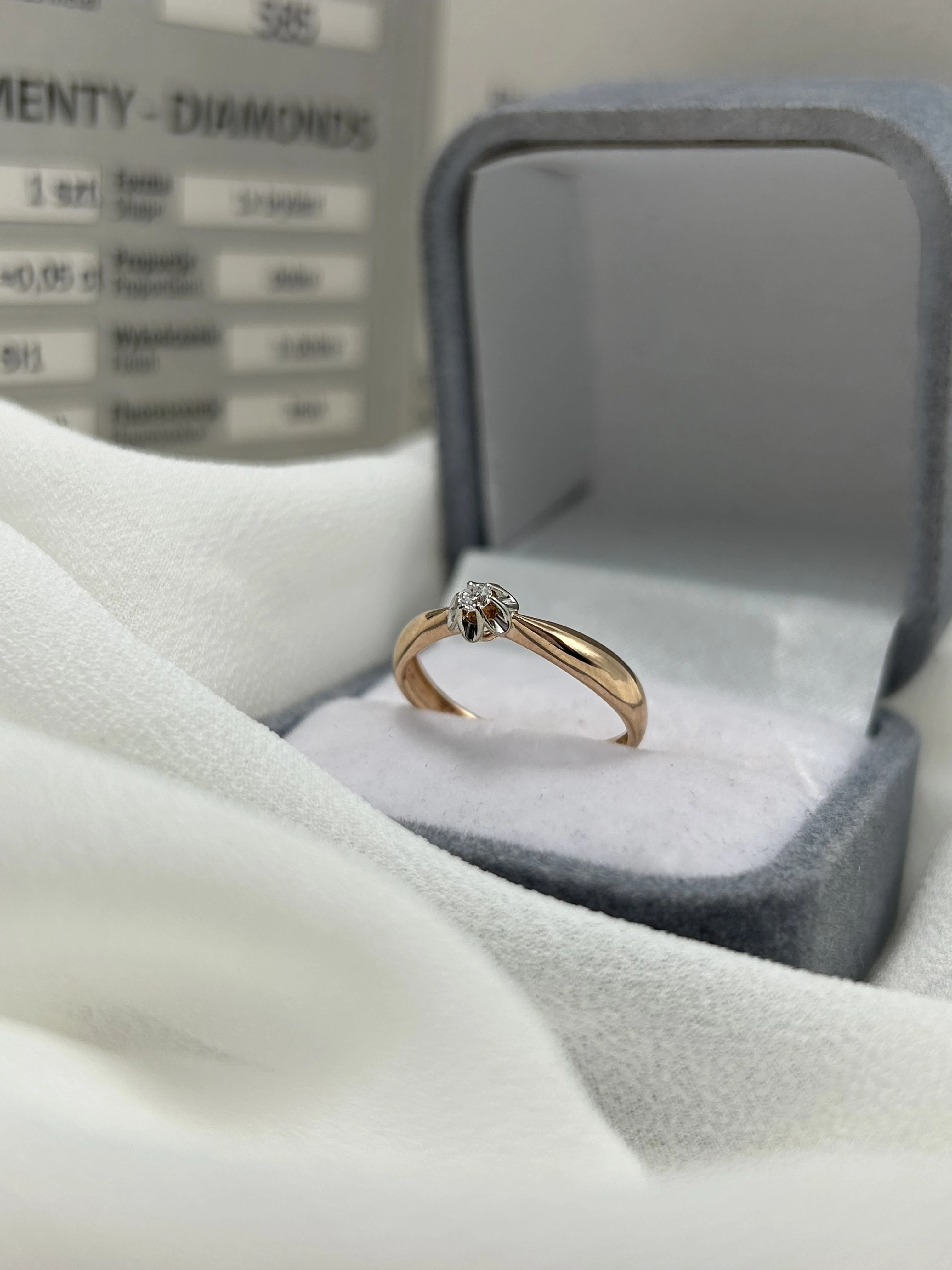 zloty-pierscionek-z-brylantem-w-kwiatku-p585-r10-stan-11323-2