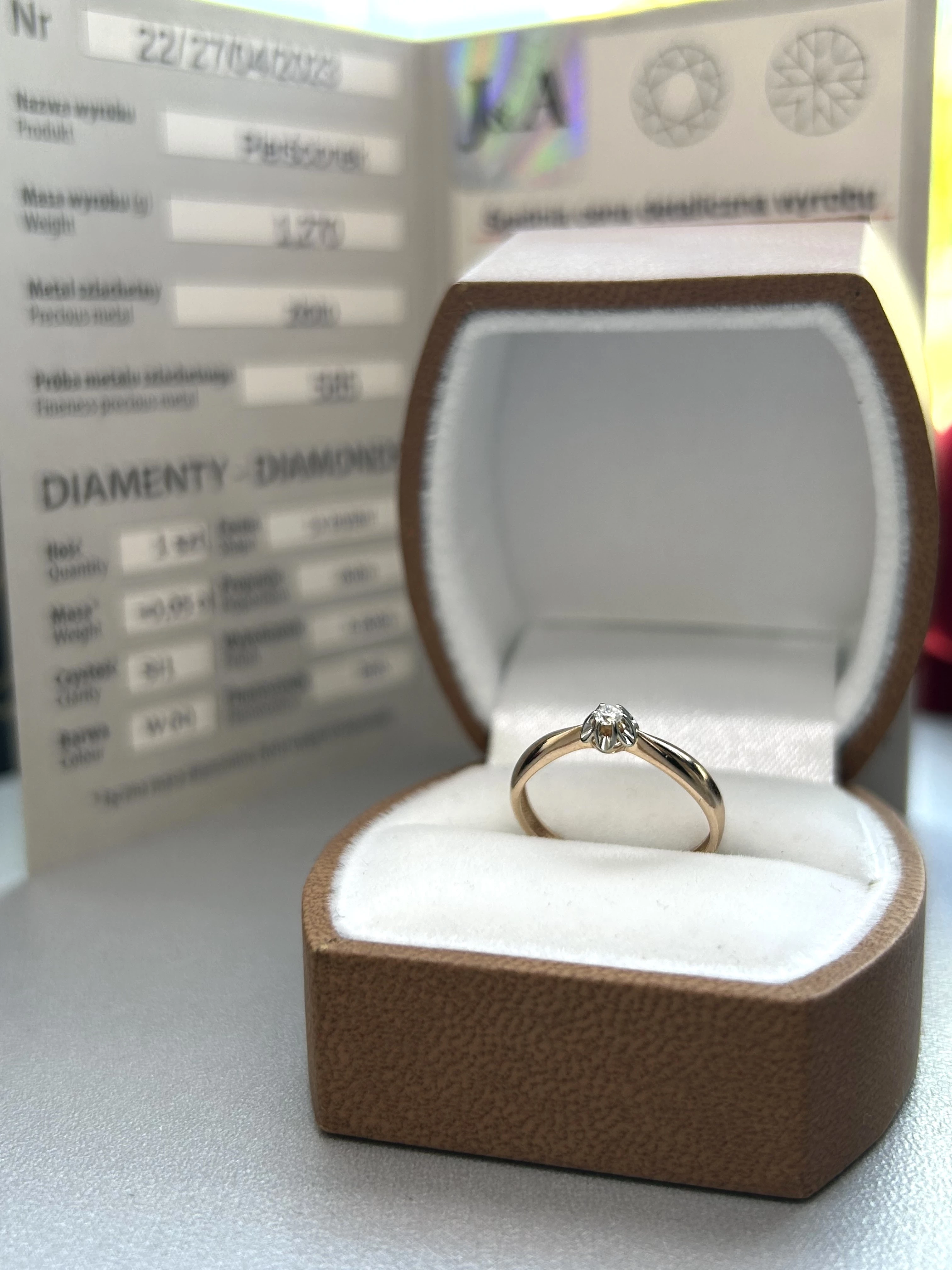 zloty-pierscionek-z-brylantem-w-kwiatku-p585-r10-obroncow-wybrzeza-2a-gdansk