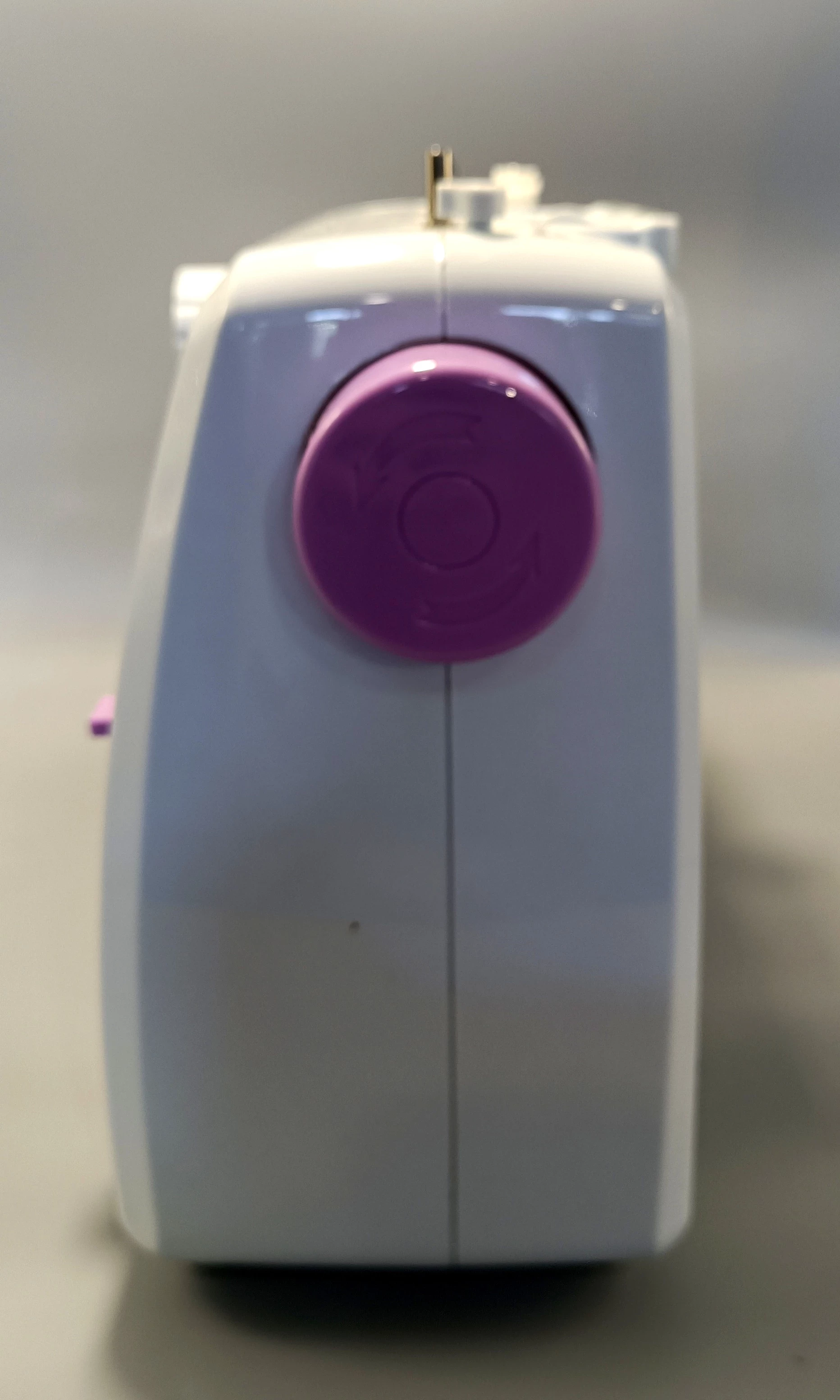 maszyna-do-szycia-lucznik-lena-2019-model-lena