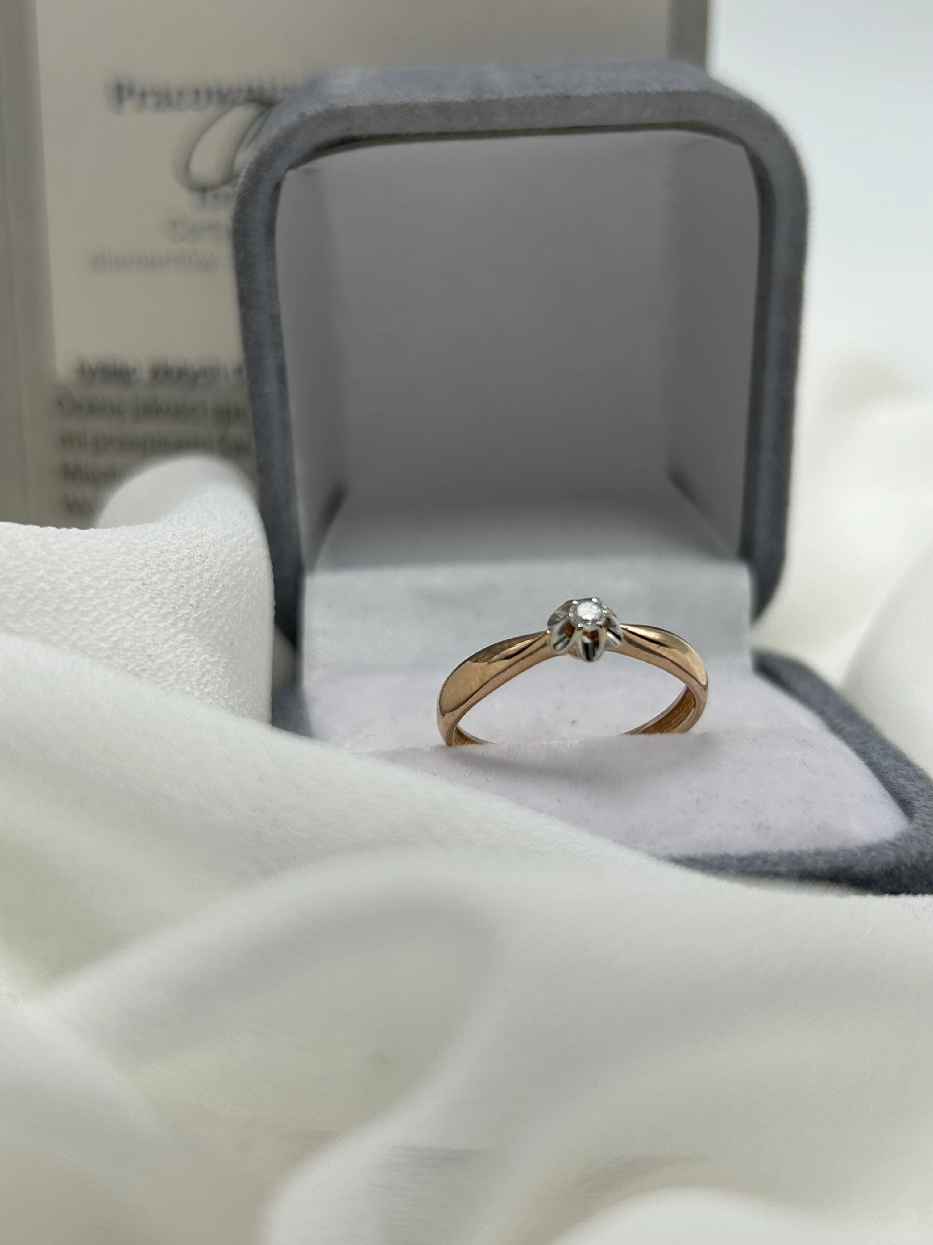zloty-pierscionek-z-brylantem-w-kwiatku-p585-r10-material-15835-2