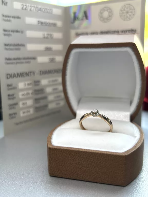 zloty-pierscionek-z-brylantem-w-kwiatku-p585-r10-obroncow-wybrzeza-2a-gdansk