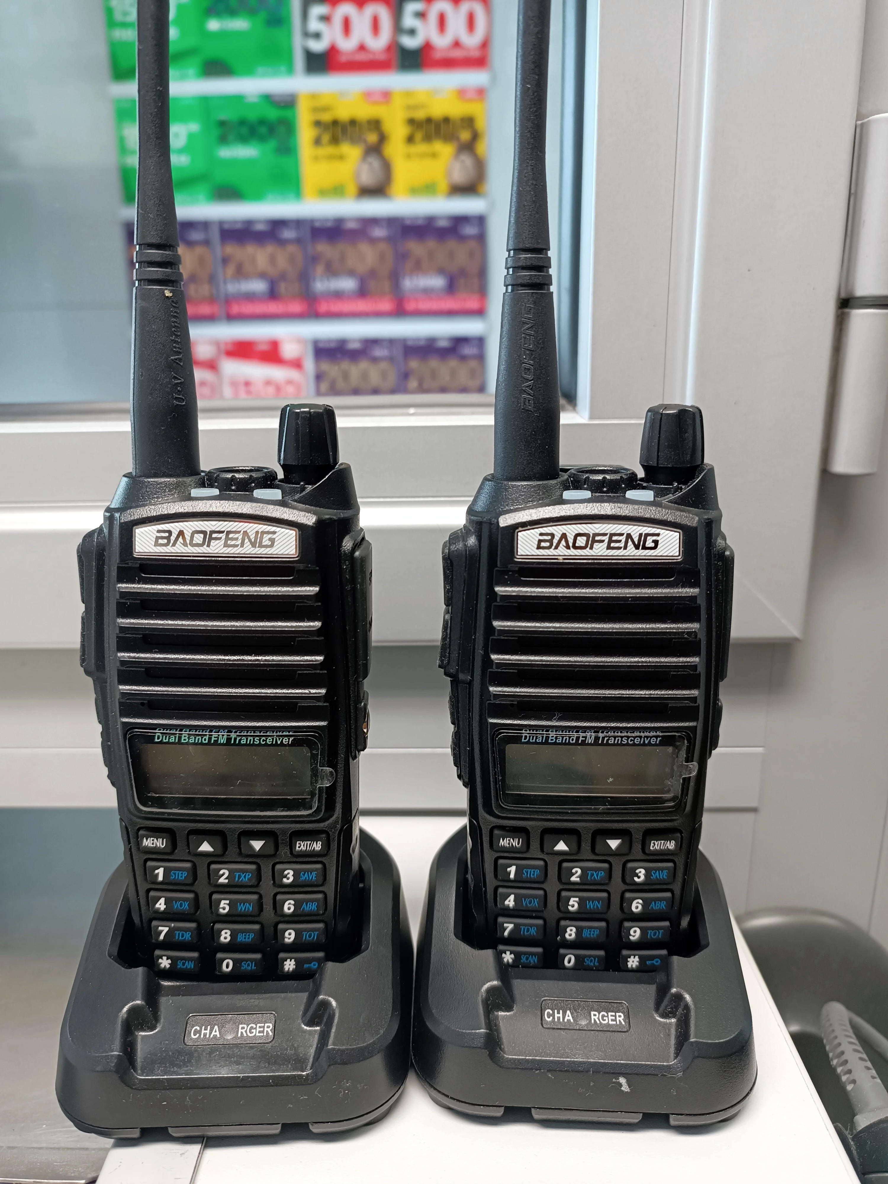 krotkofalowka-baofeng-uv-82-htq-5w-2szt-podstlad-krotka-2u-sj-olawa