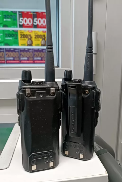 krotkofalowka-baofeng-uv-82-htq-5w-2szt-podstlad-marka-baofeng