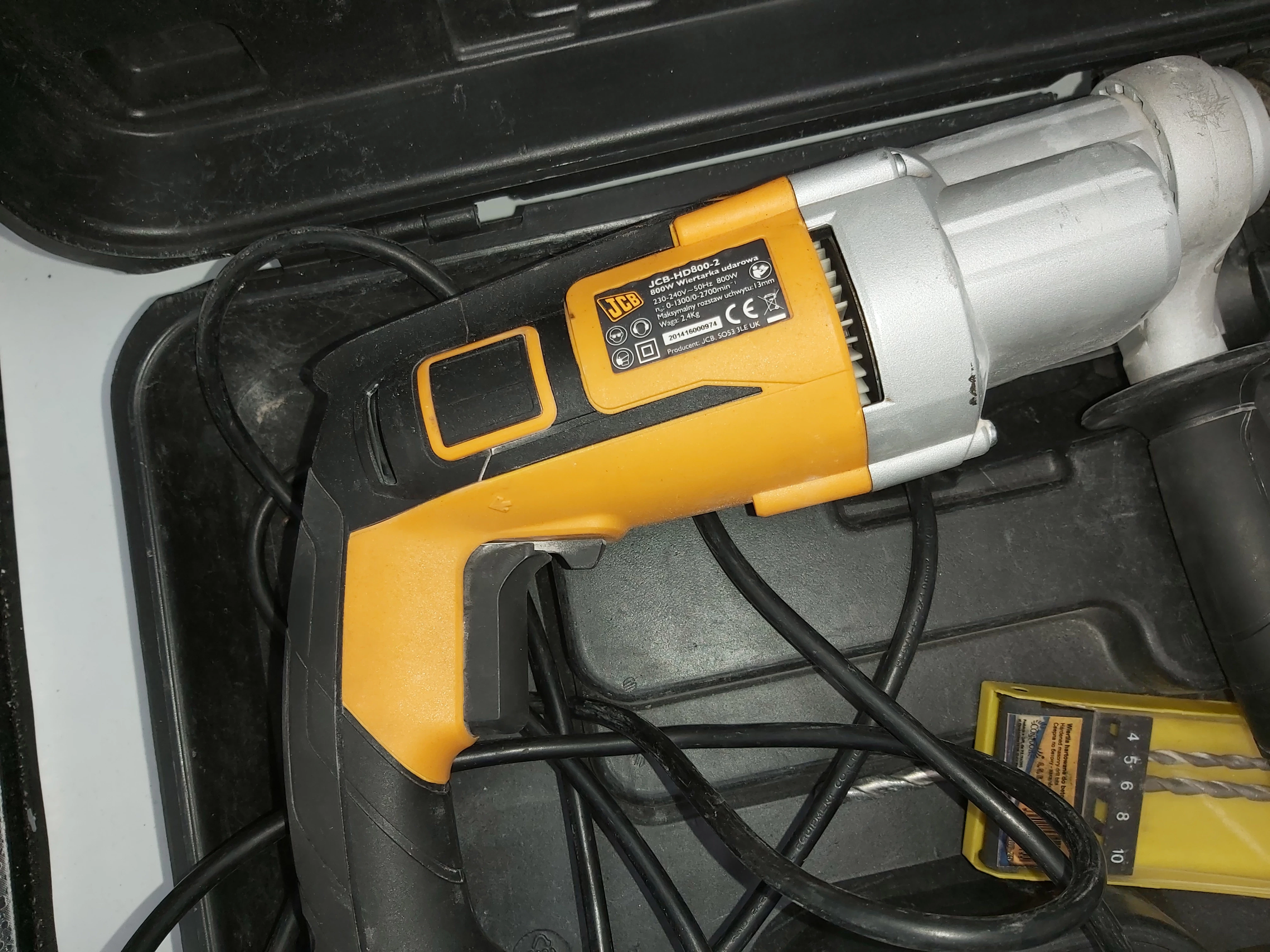 wiertarka-udarowa-jcb-hd800-2-800w-walizka-typ-uchwytu-samozaciskowy