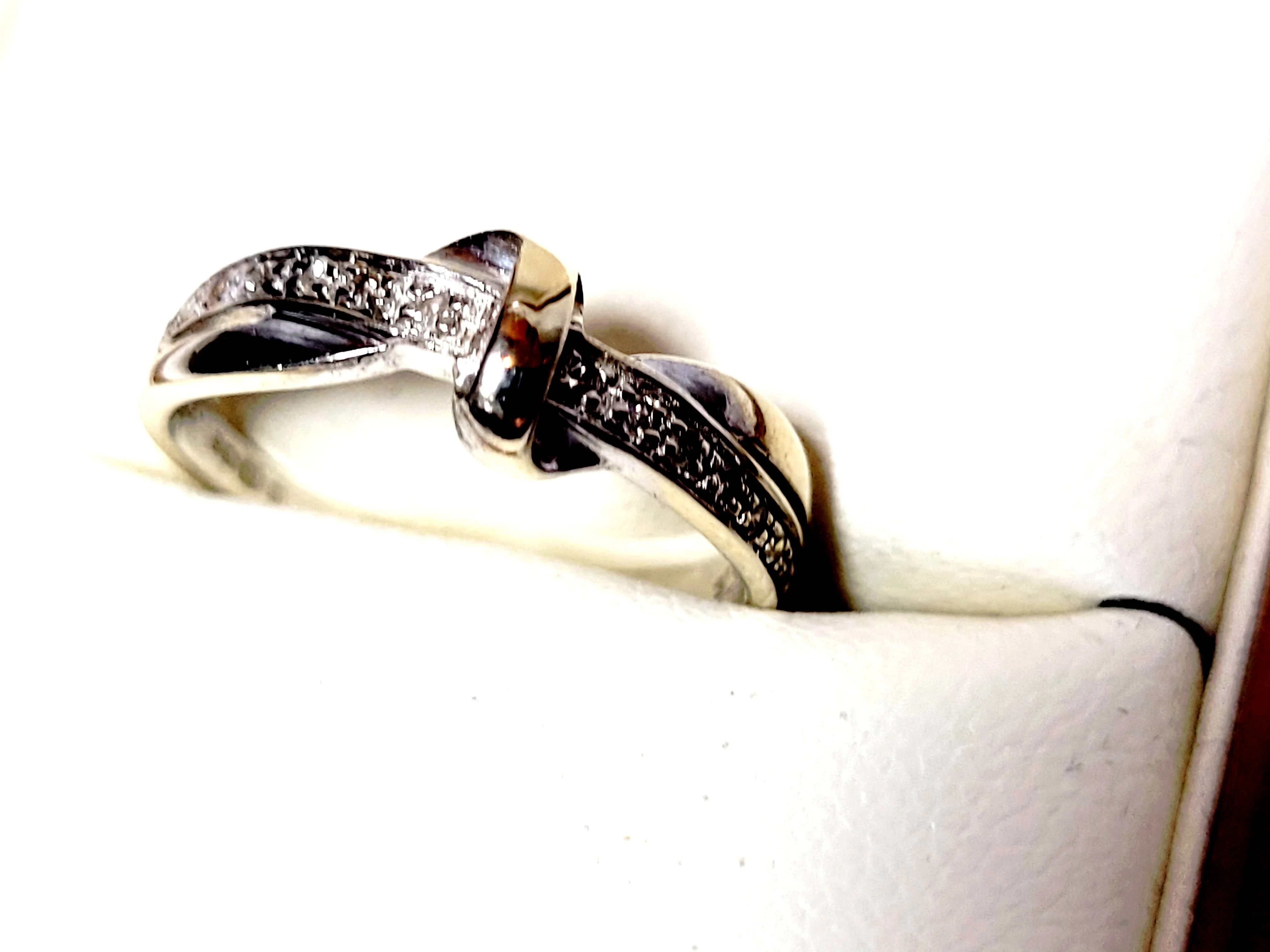 piekny-zloty-pierscionek-z-brylantami-181-375-ean-gtin-0023072800200