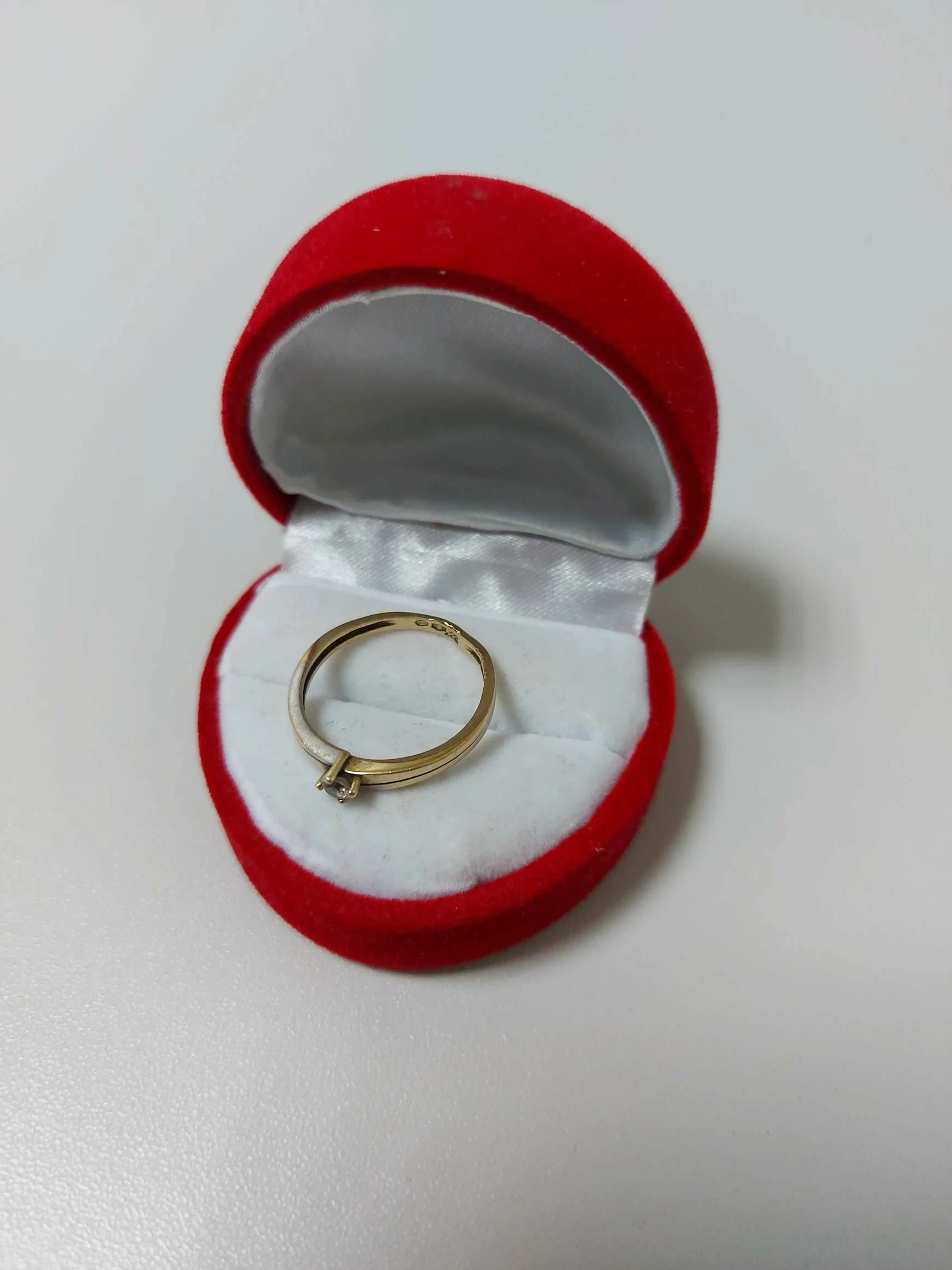 zloty-pierscionek-375-144g-kamien-17088-128