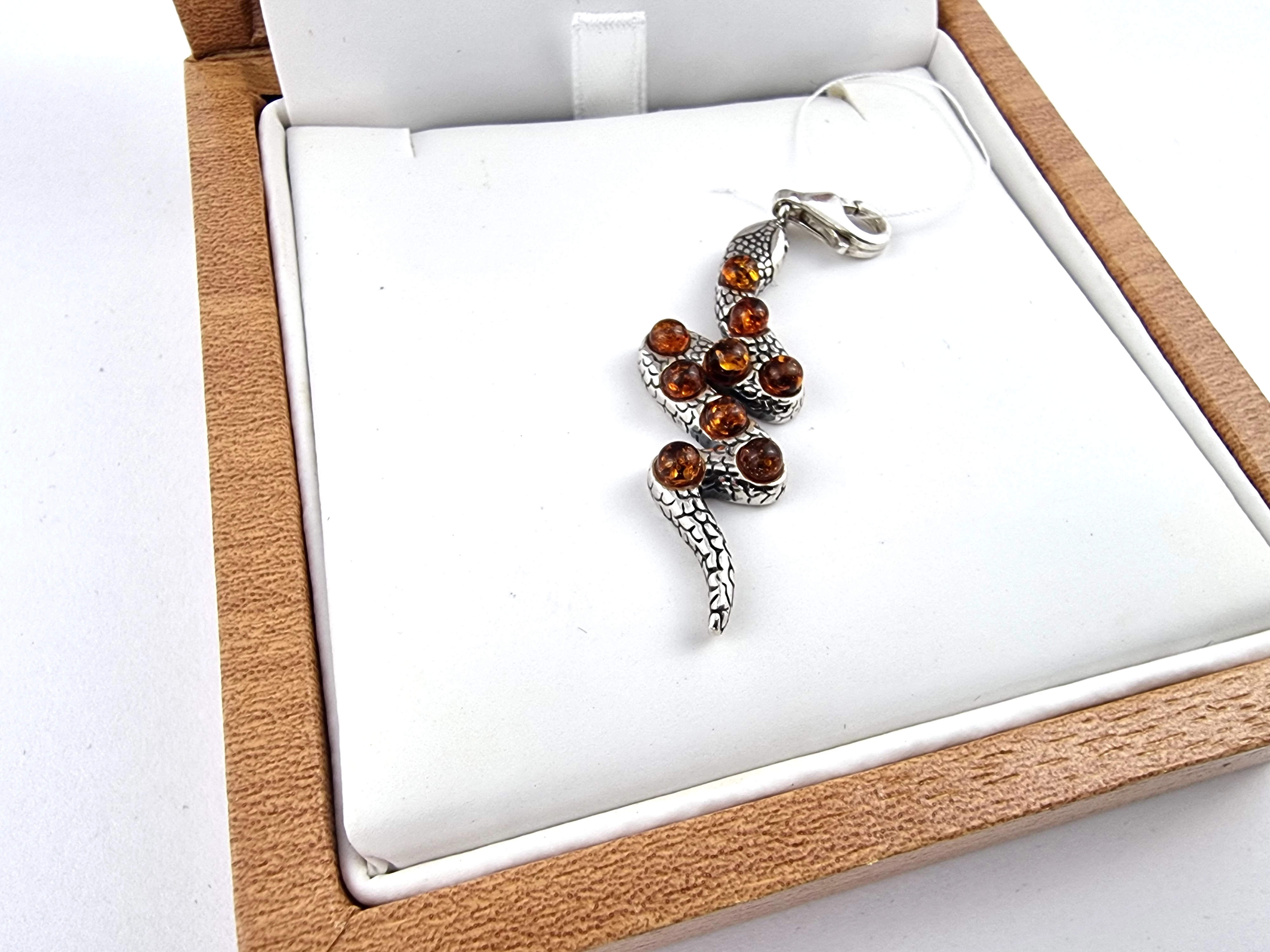 piekna-srebrna-zawieszka-waz-pr925-4g-stan-11323-2