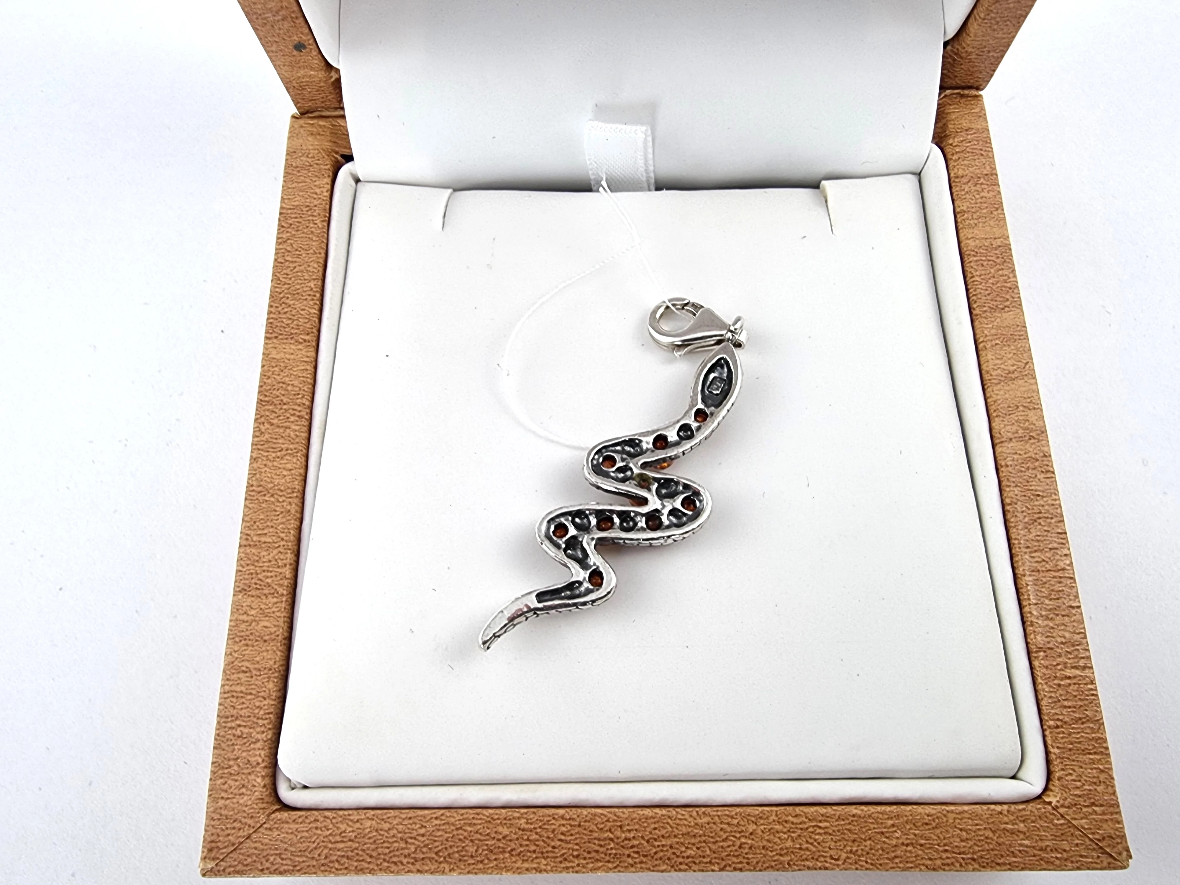 piekna-srebrna-zawieszka-waz-pr925-4g-marka-inna-marka