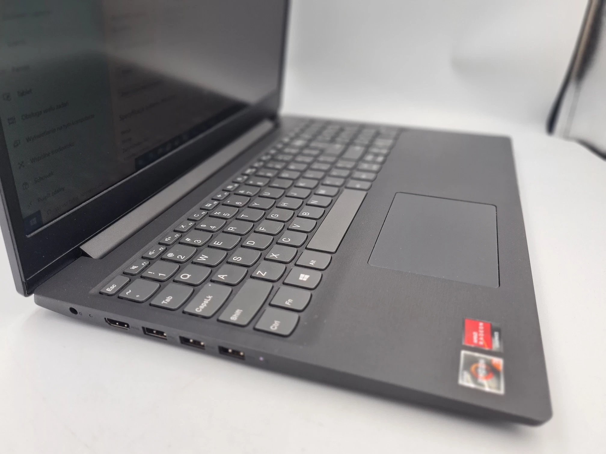 laptop-lenovo-v15-ada-ryzen-3-20gb-ram-512ssd-stan-uzywany