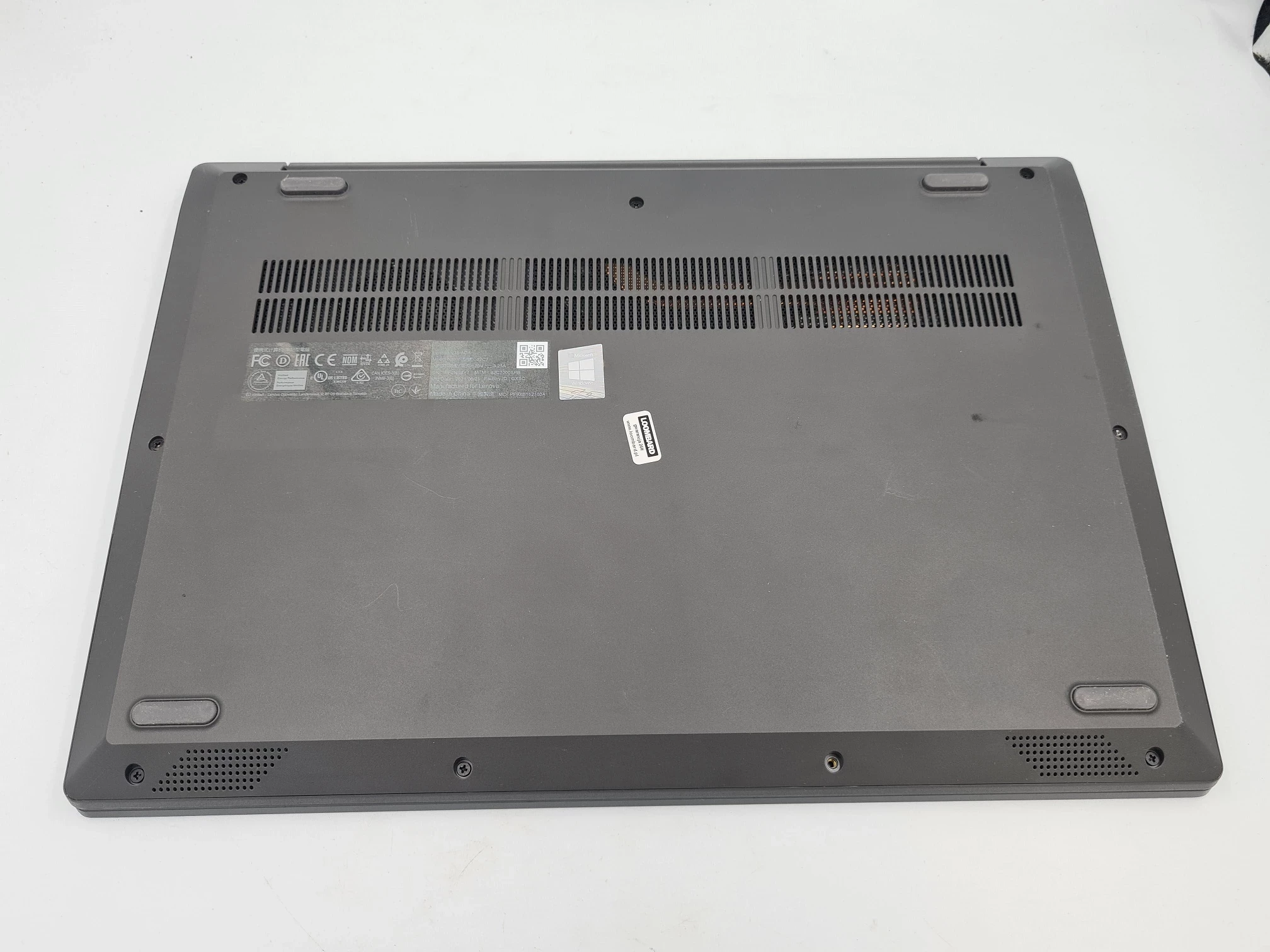 laptop-lenovo-v15-ada-ryzen-3-20gb-ram-512ssd-seria-procesora-amd-ryzen-3