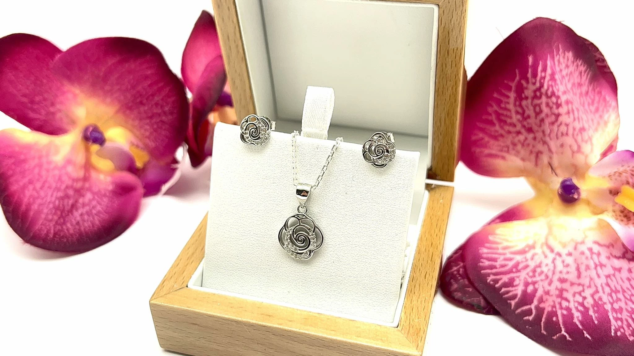 srebrne-kolczyki-i-wisiorek-roza-274g-dworcowa-15-inowroclaw