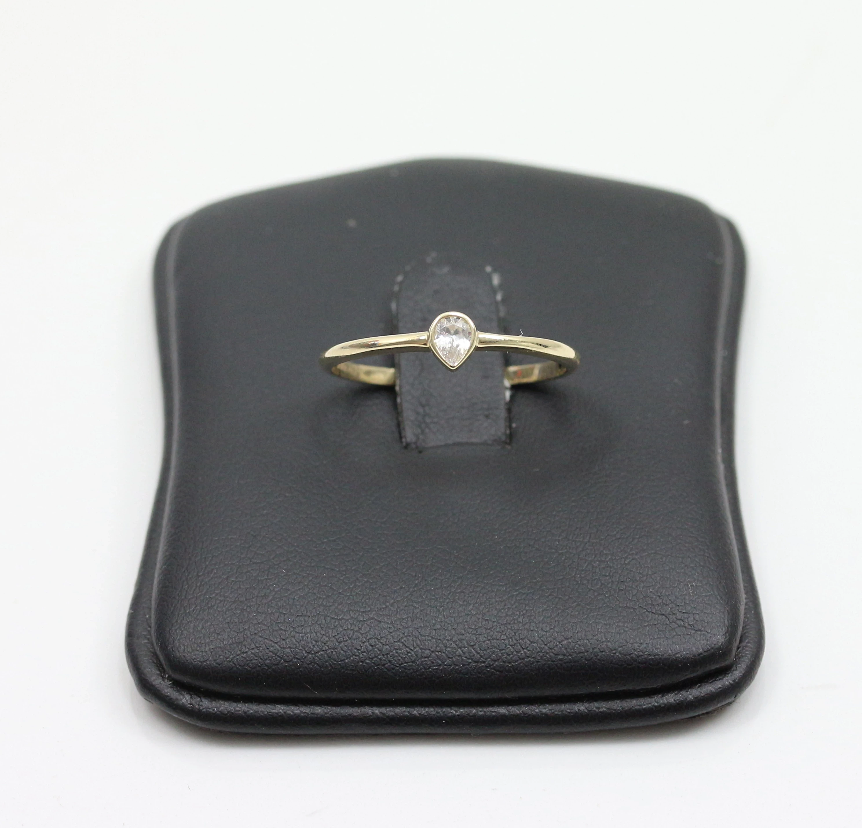 zloty-pierscionek-z-cyrkonia-p585-14k-133g-r18-rozmiarsrednica-wew-mm-372-17