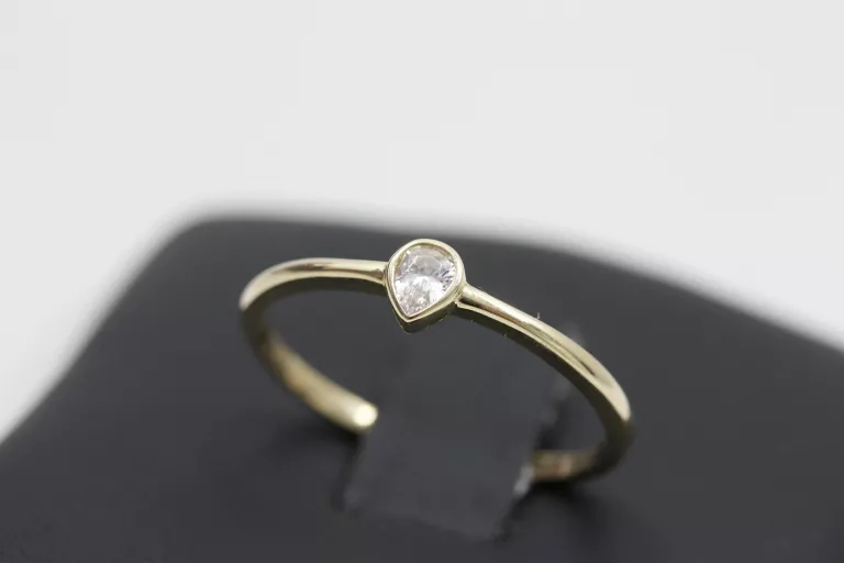 zloty-pierscionek-z-cyrkonia-p585-14k-133g-r18-kolor-dominujacy-205826-225106