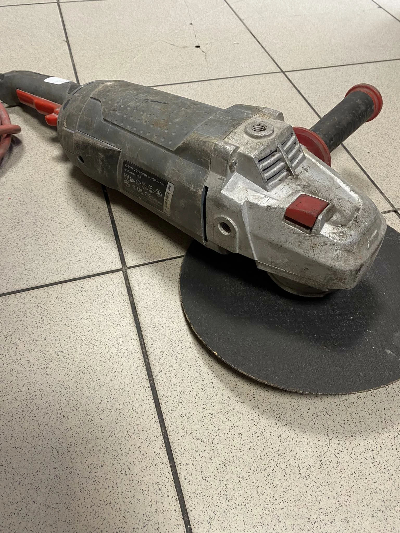 szlifierka-katowa-graphite-59g207-2350w-rodzaj-zasilania-sieciowa