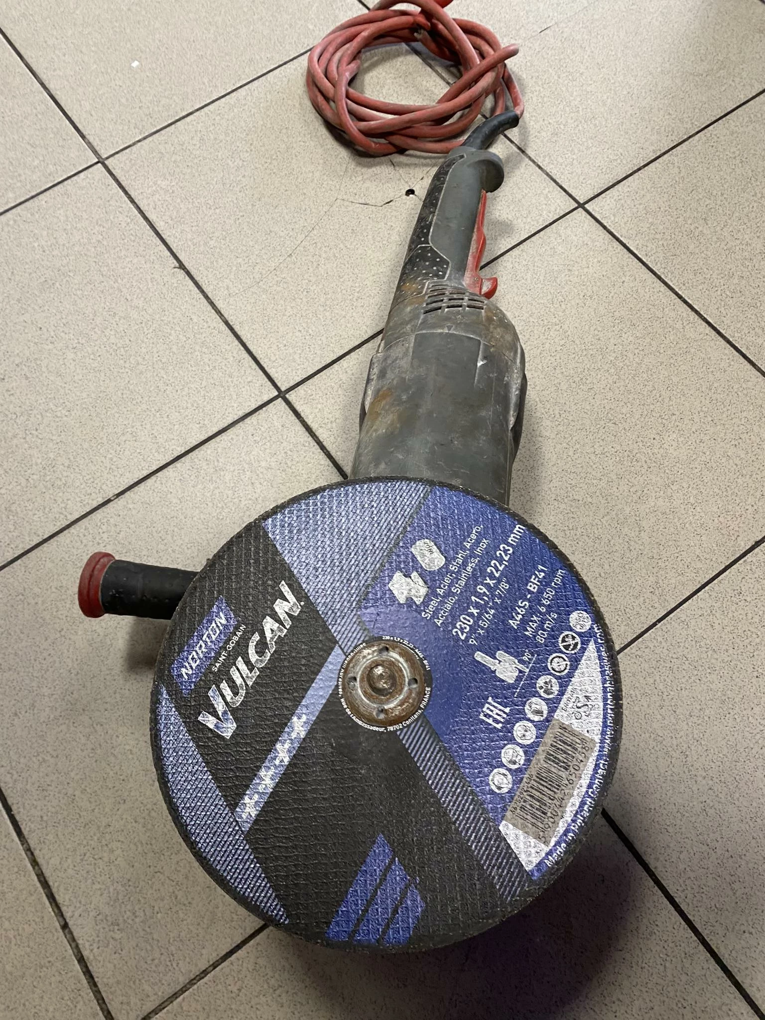 szlifierka-katowa-graphite-59g207-2350w-product-id-8d4470b4-8fdd-4011-99c7-a74e34b3676d