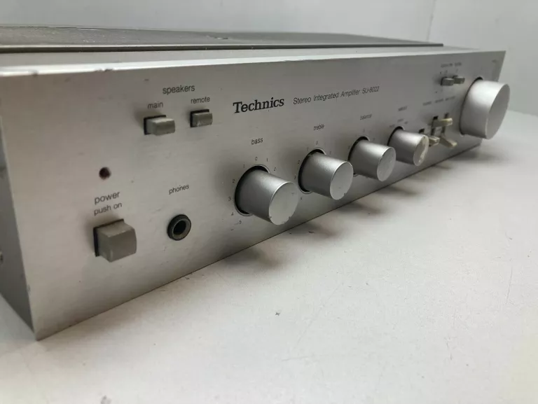 WZMACNIACZ TECHNICS SU-8055