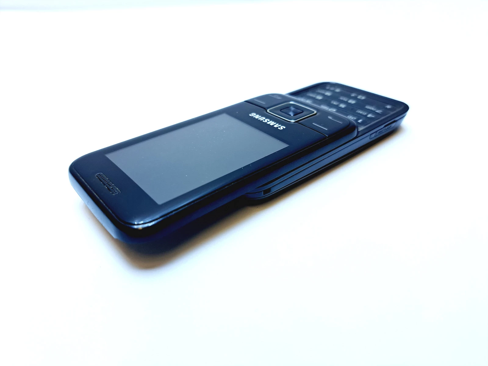 telefon-samsung-gt-e2600-czarny-klawiatura-wysuwn-typ-telefon-komorkowy