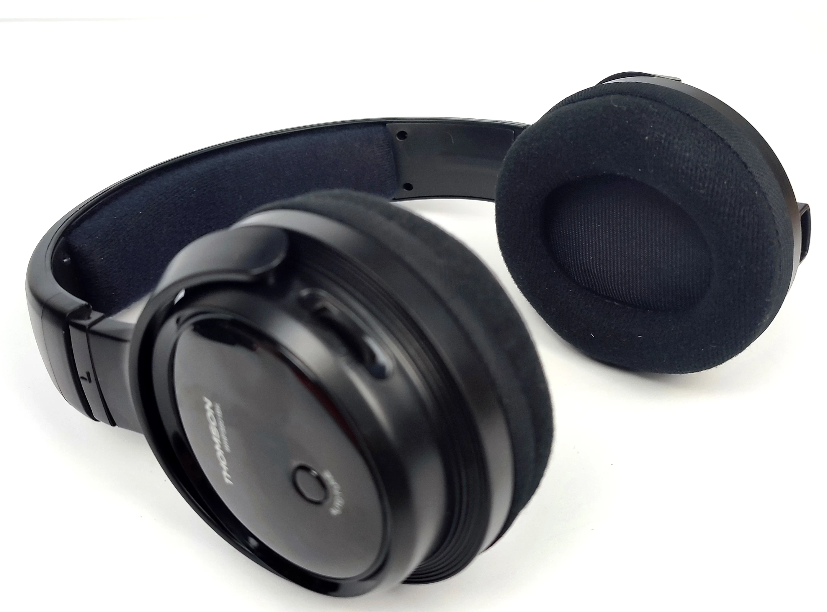 sluchawki-nauszne-thomson-whp-3001-czarny-angielskie-wejscie-do-ladowarki-ean-gtin-4047443124371