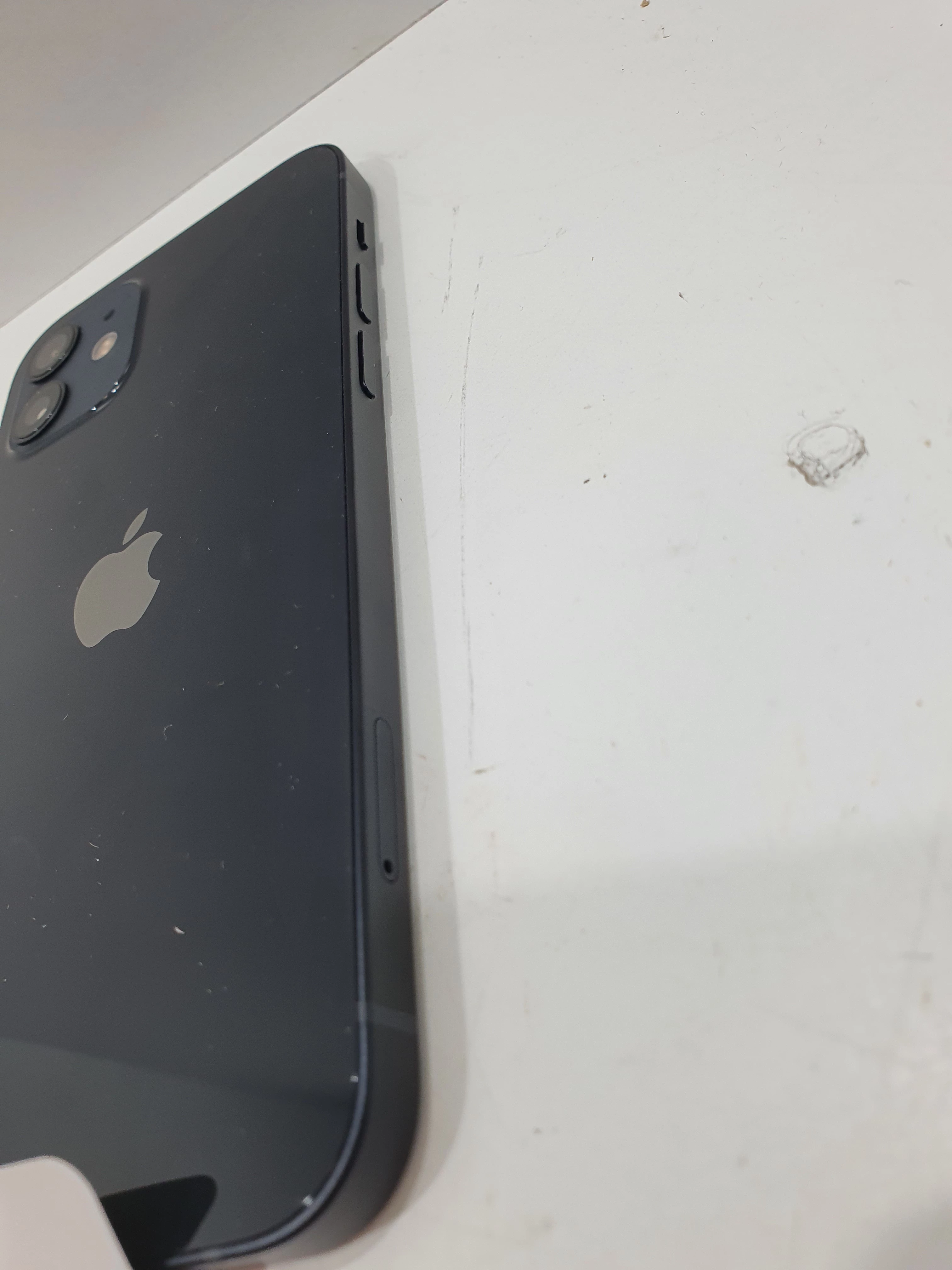 telefon-iphone-12-komplet-przekatna-ekranu-610