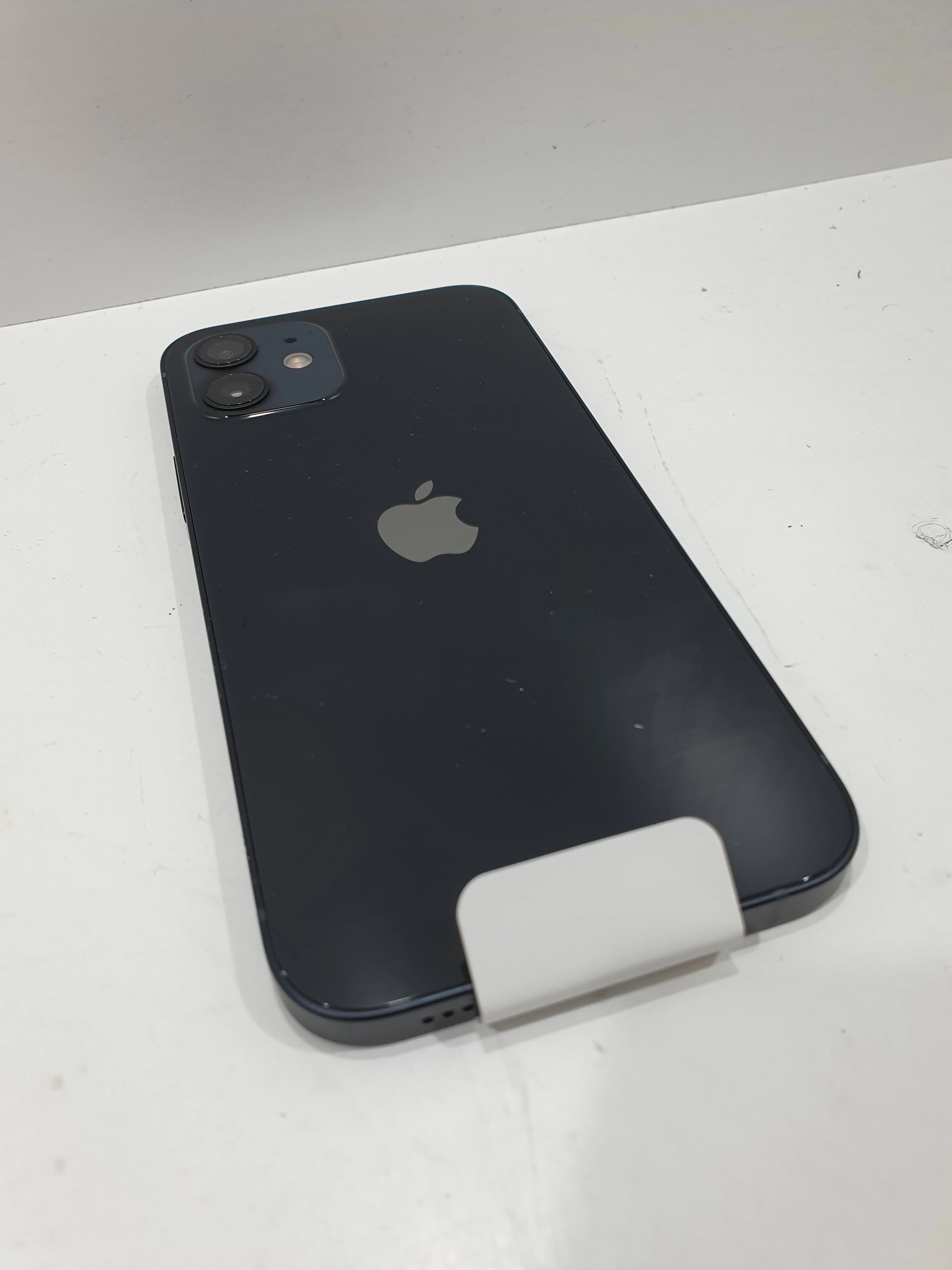 telefon-iphone-12-komplet-typ-smartfon