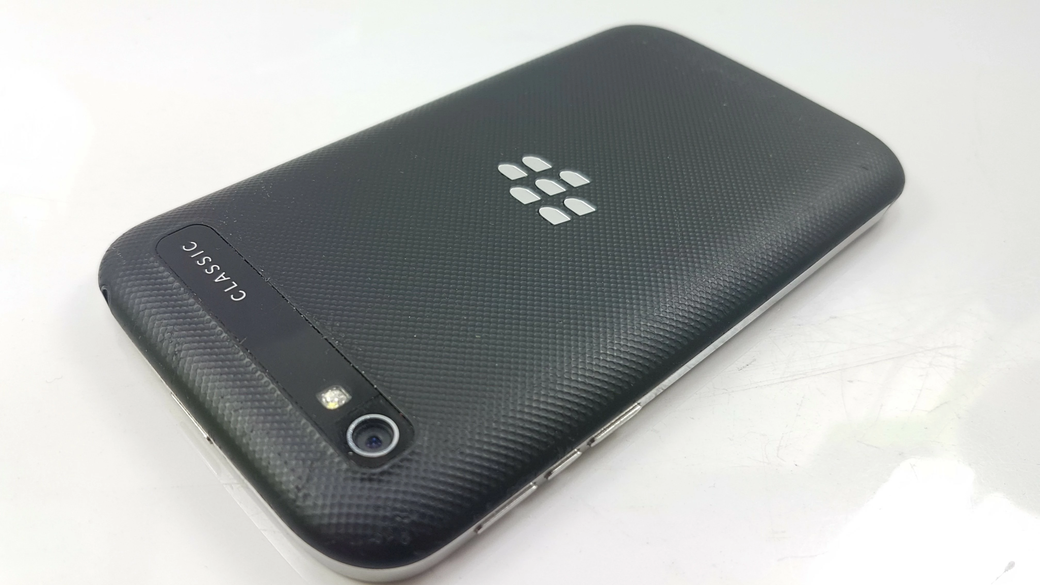 telefon-blackberry-classic-sqc100-1-opis-ean-gtin-0802975058006