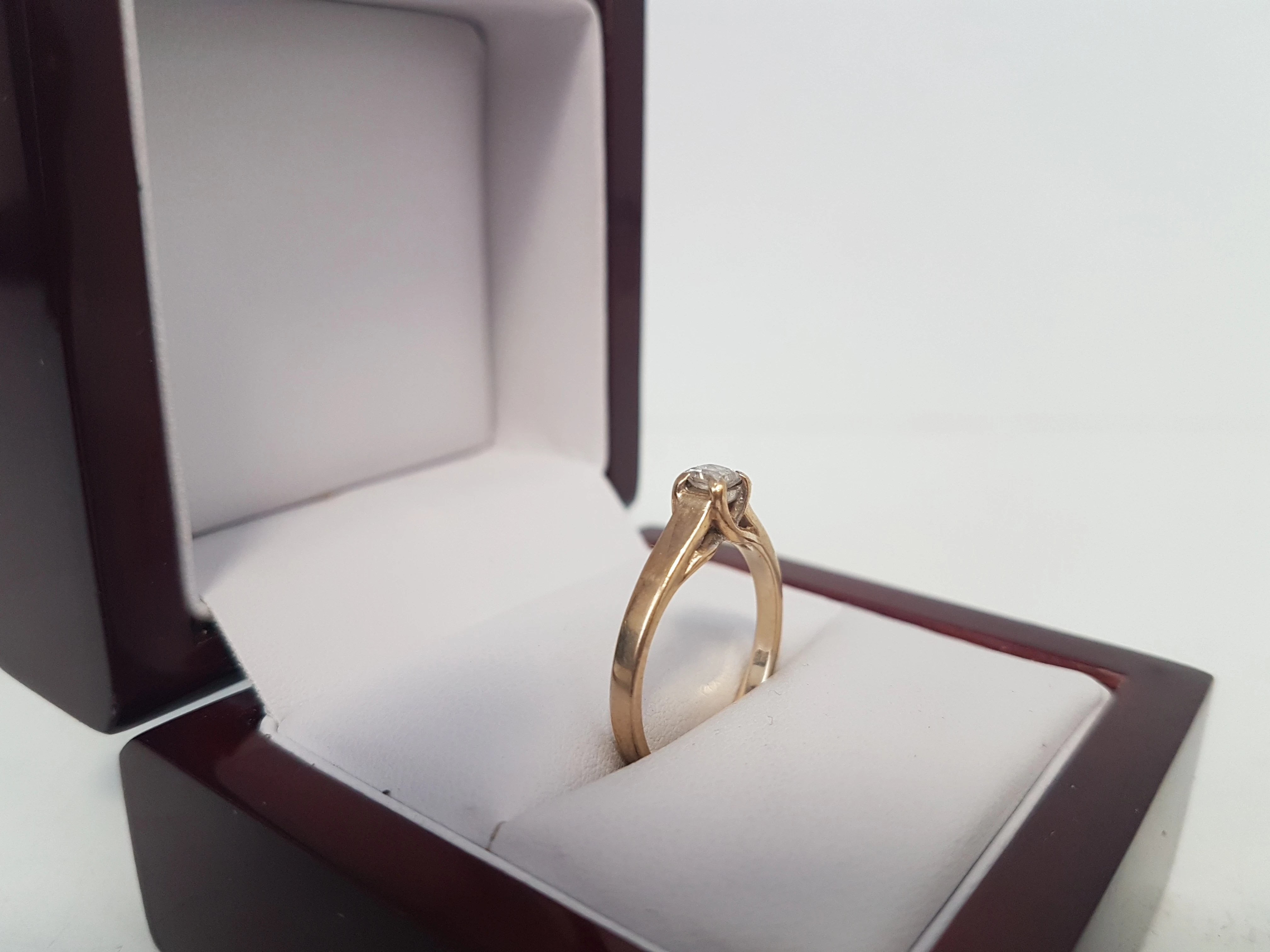 zloty-pierscionek-kamien-cyrkonia