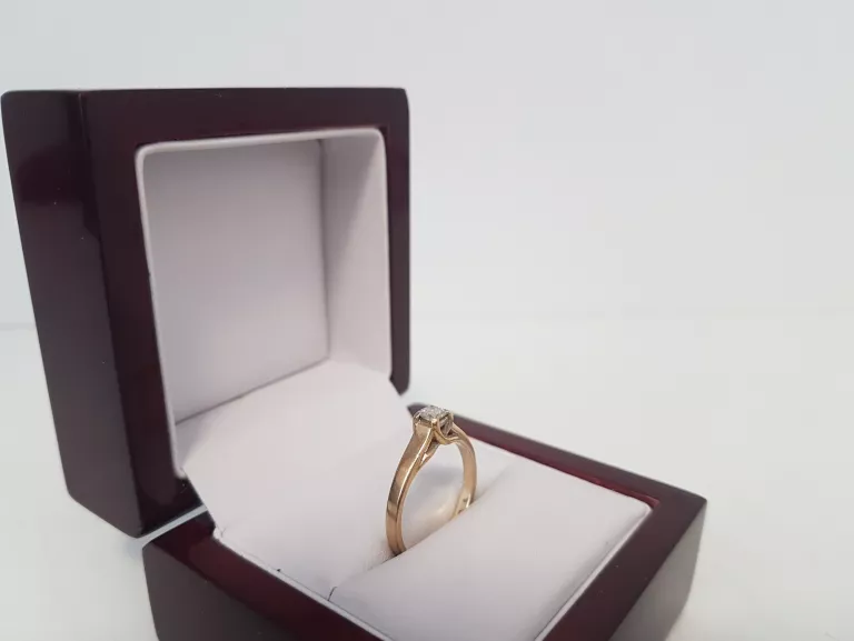 zloty-pierscionek-material-zloto