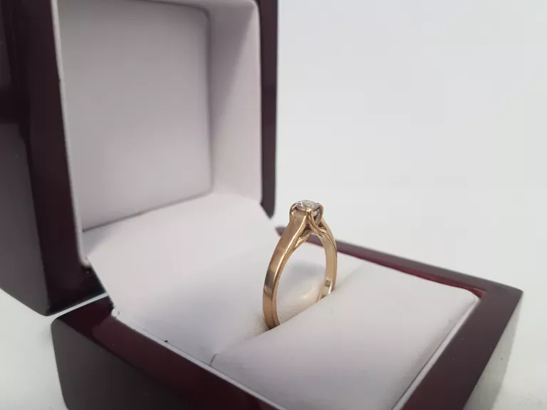 zloty-pierscionek-kamien-cyrkonia