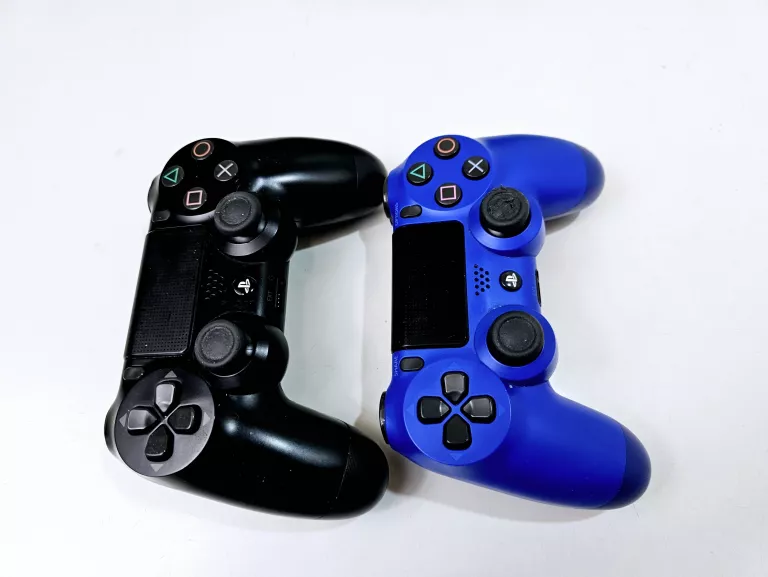 KONSOLA PLAYSTATION 4 PRO + 2 PADY