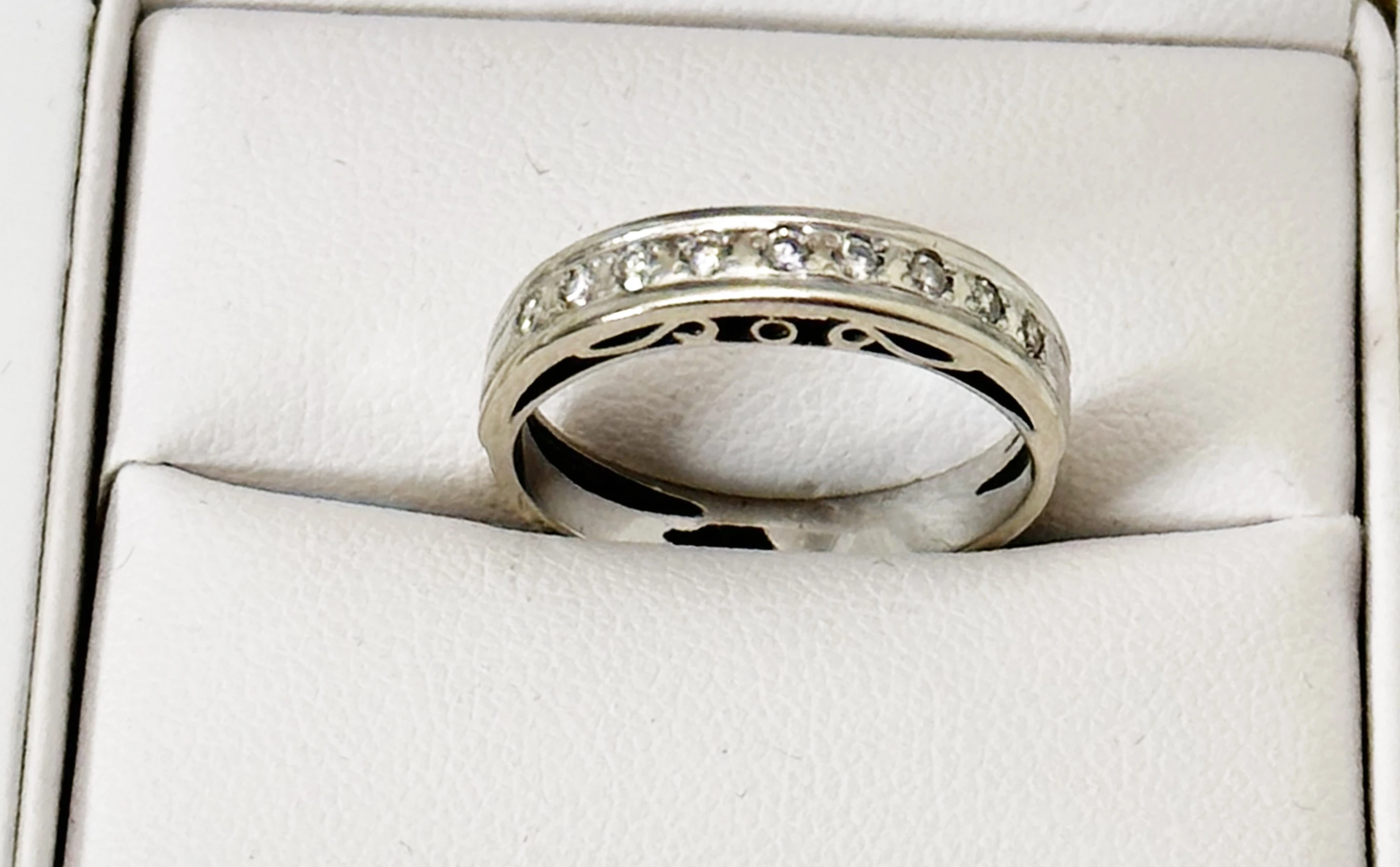 pierscionek-z-brylantami-biale-zloto-585-r16-346-material-zloto