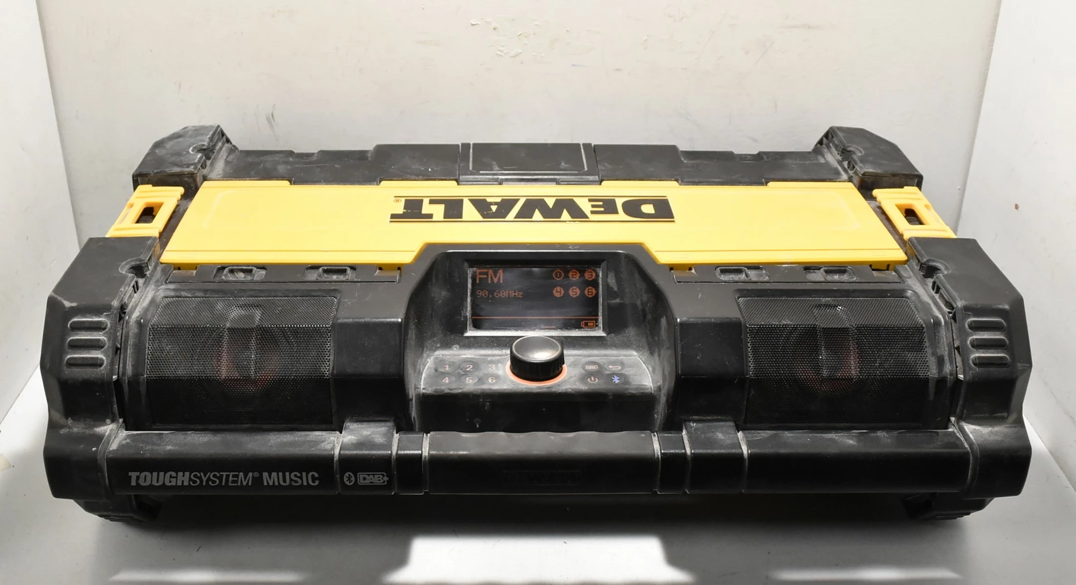 radio-budowlane-dewalt-dwst1-75659-qw-targowa-72-warszawa