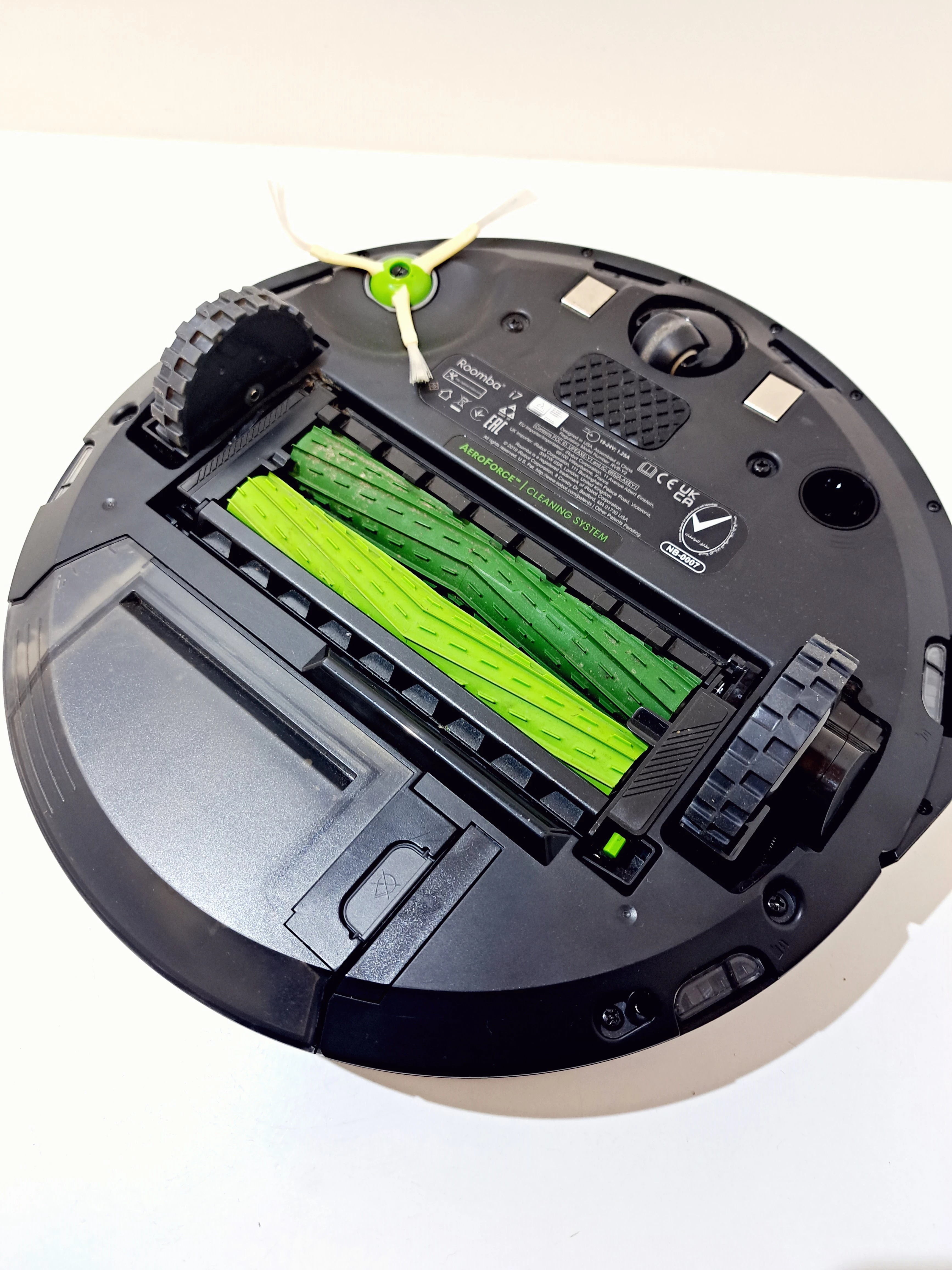 robot-sprzatajacy-irobot-roomba-i7-ean-gtin-5060359288059