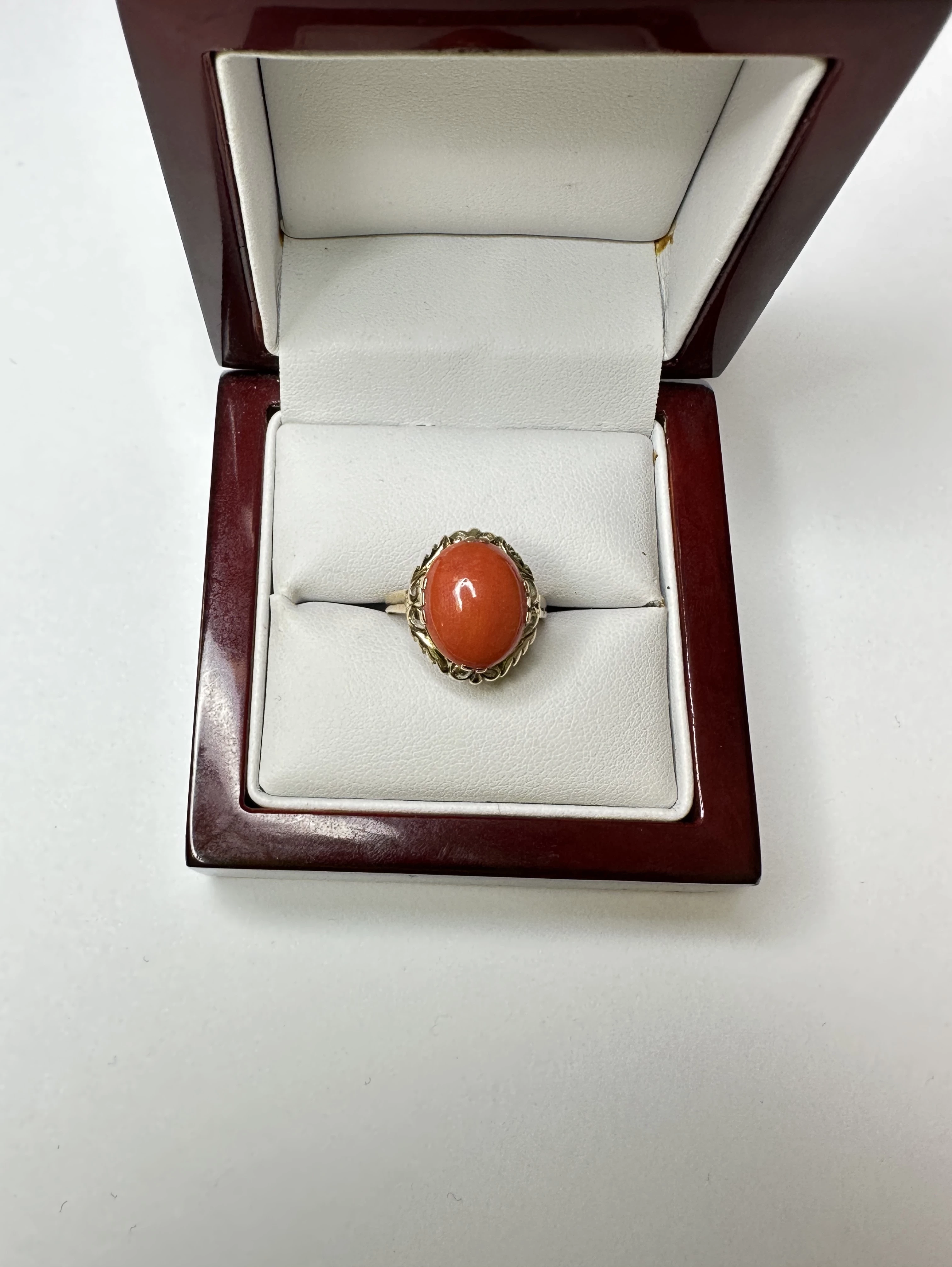 piekny-zloty-pierscionek-z-koralem-585-335-kamien-koral