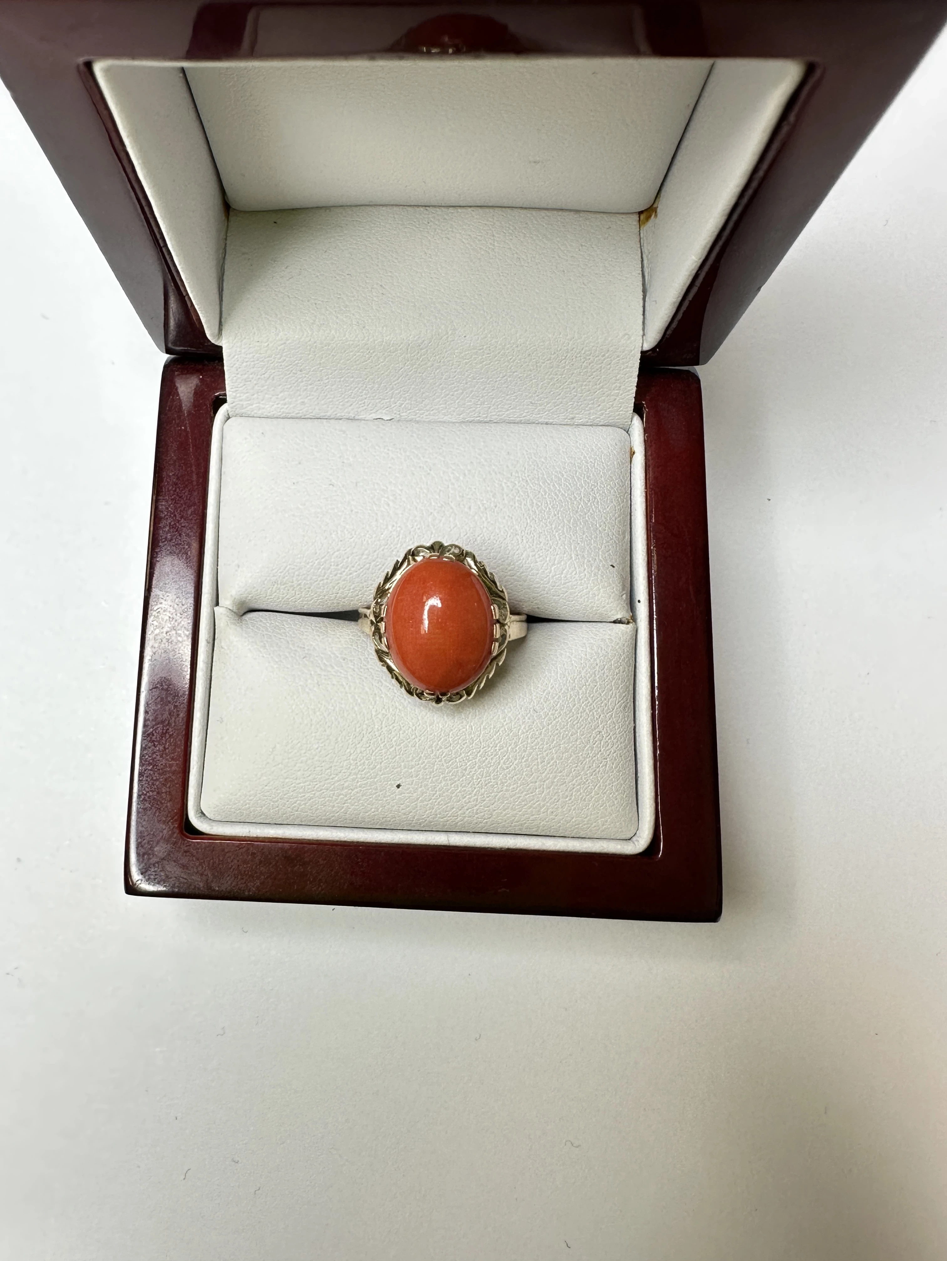 piekny-zloty-pierscionek-z-koralem-585-335-mickiewicza-8-chrzanow