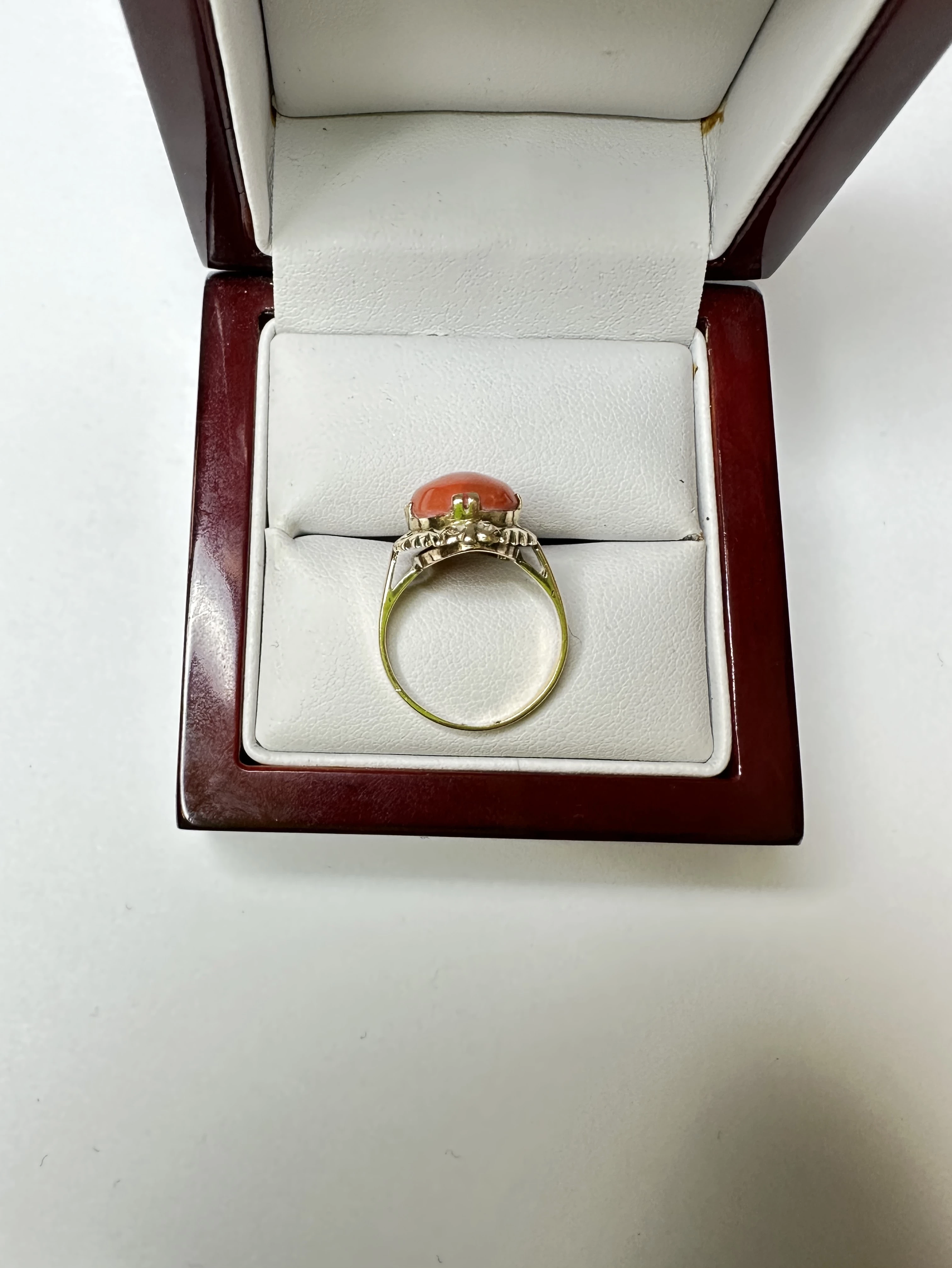 piekny-zloty-pierscionek-z-koralem-585-335-rodzaj-wyrob-jubilerski