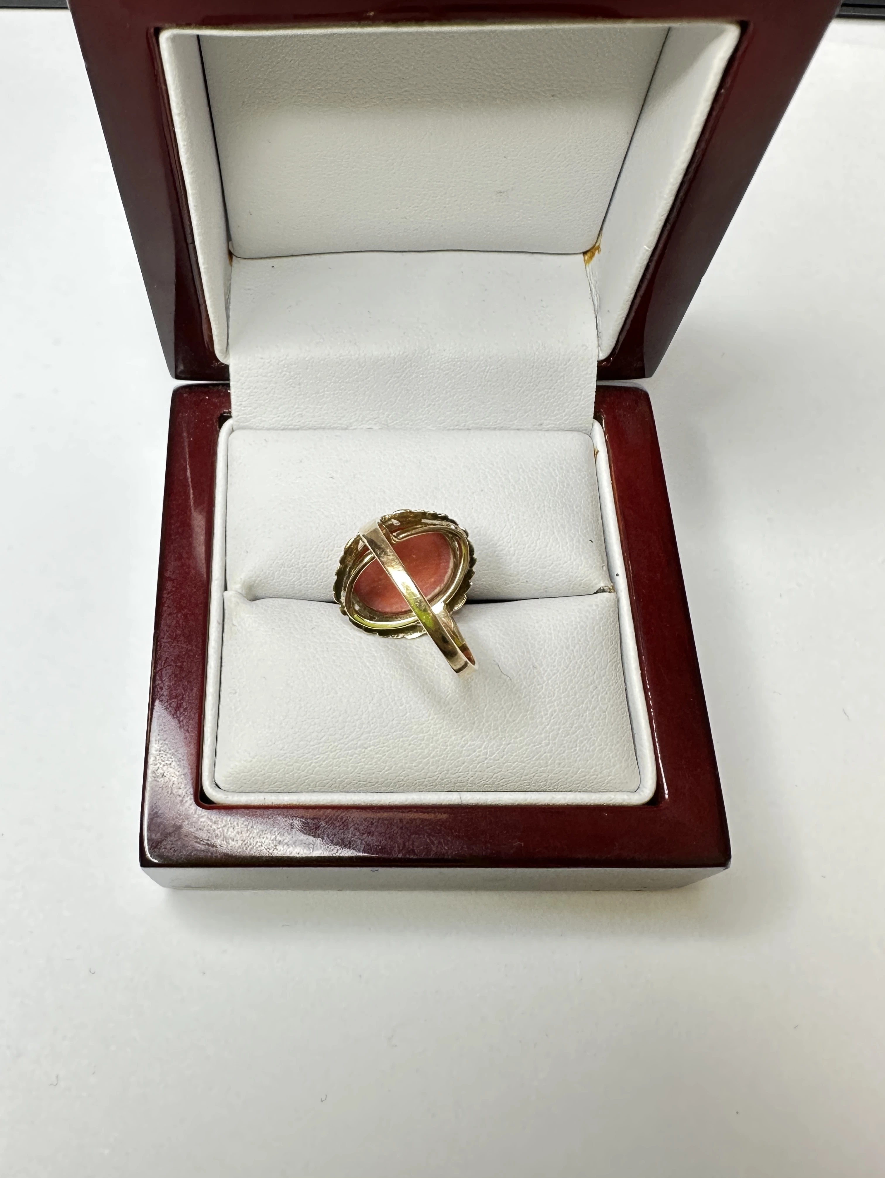 piekny-zloty-pierscionek-z-koralem-585-335-material-zloto