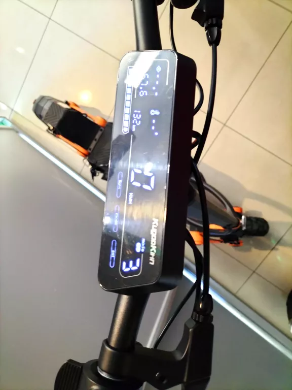 hulajnoga-elektryczna-kugoo-g3-pudelko-kolor-czarny