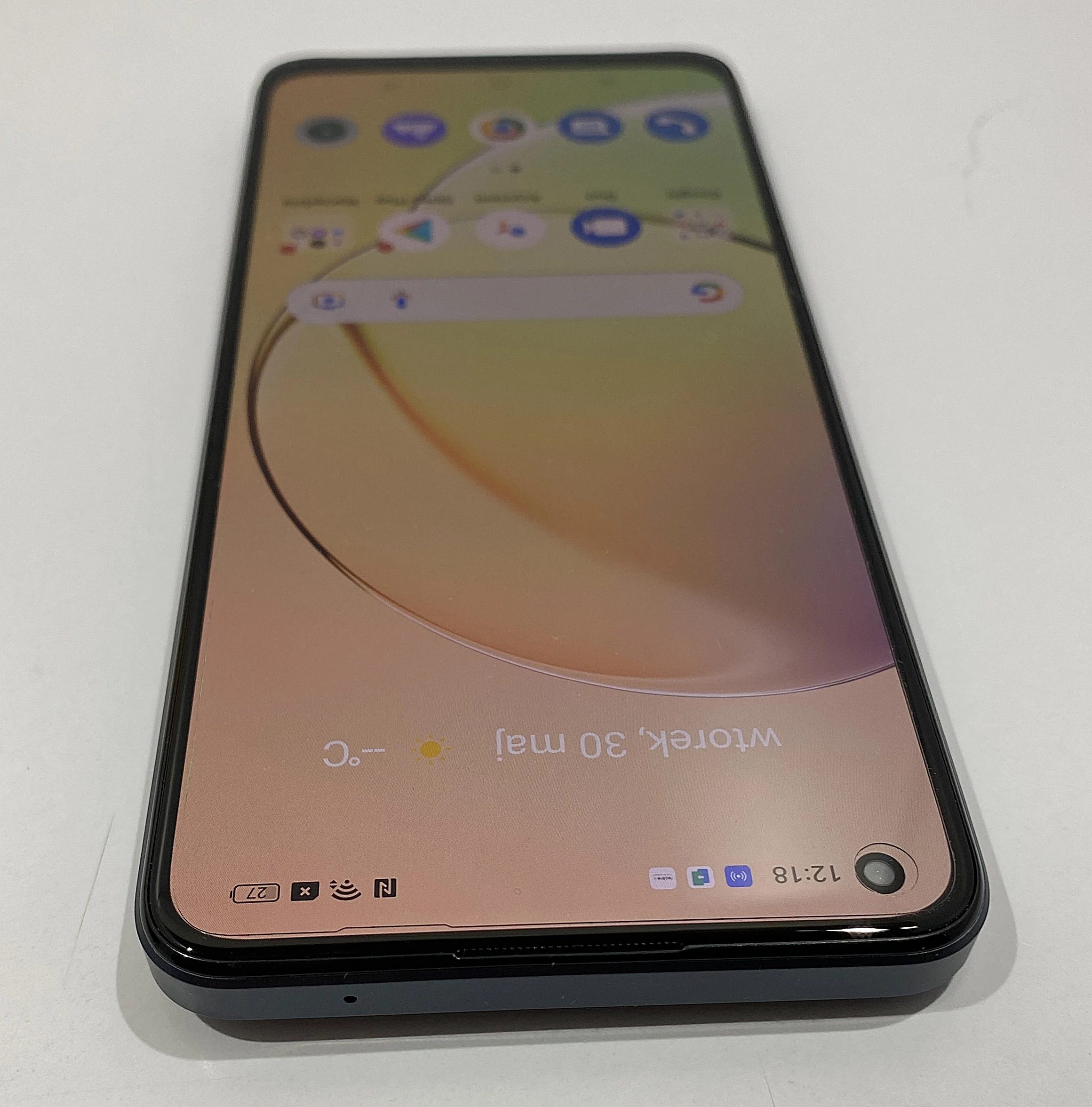 telefon-realme-10-jak-nowy-typ-smartfon