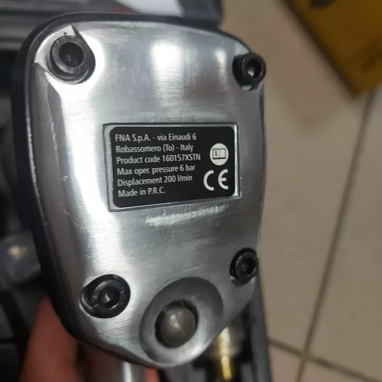 KLUCZ PNEUMATYCZNY Z NASADKAMI STANLEY 160157XSTN