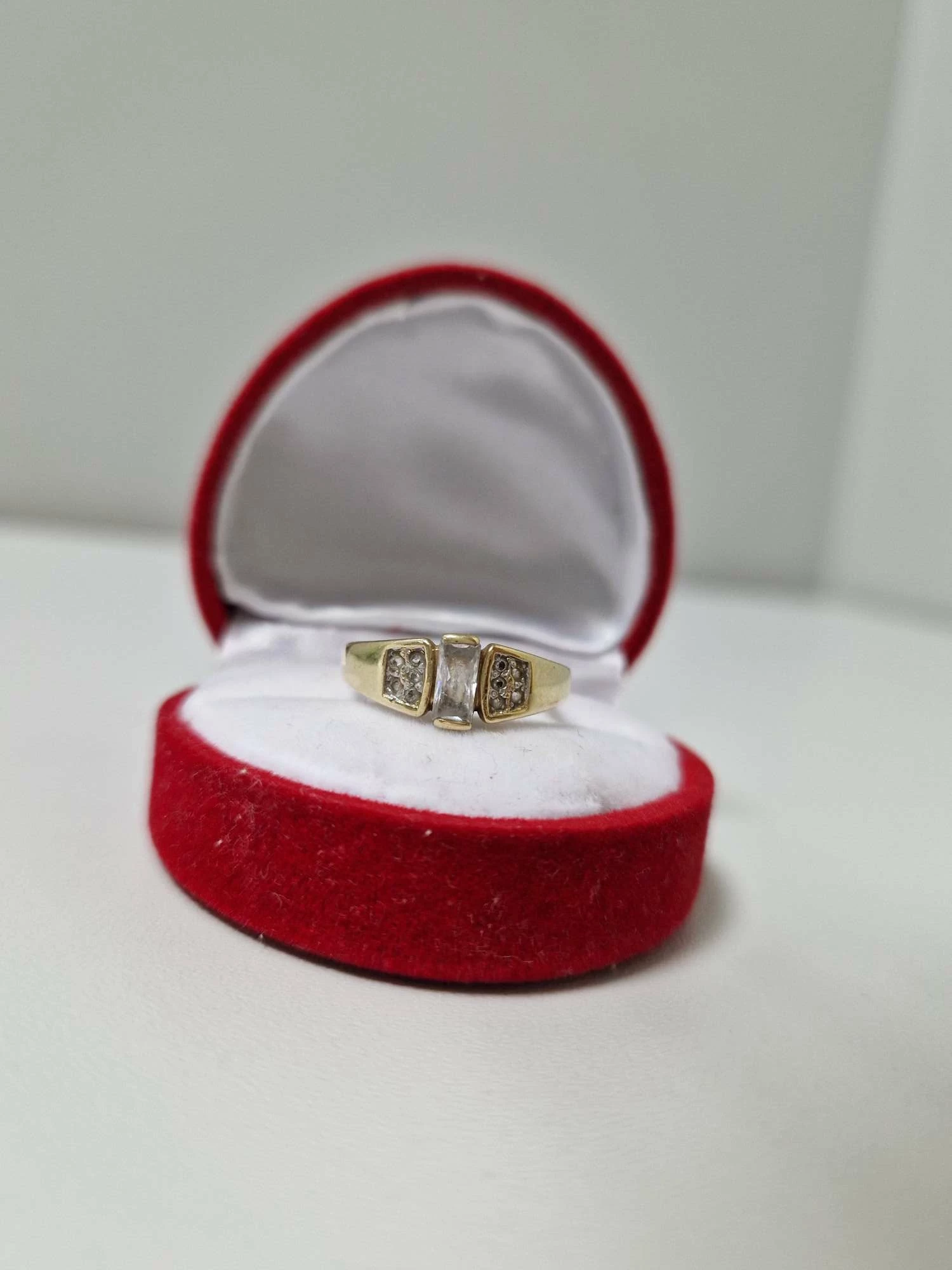 zloty-pierscionek-333-204g-cechy-207358-231606