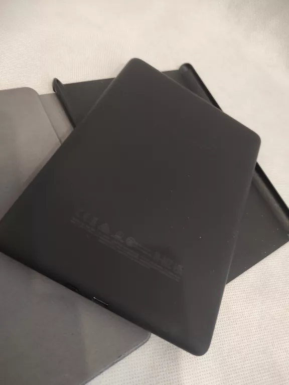 czytnik-ebookow-amazon-kindle-11-m2l3ek-funkcje-ekran-dotykowy