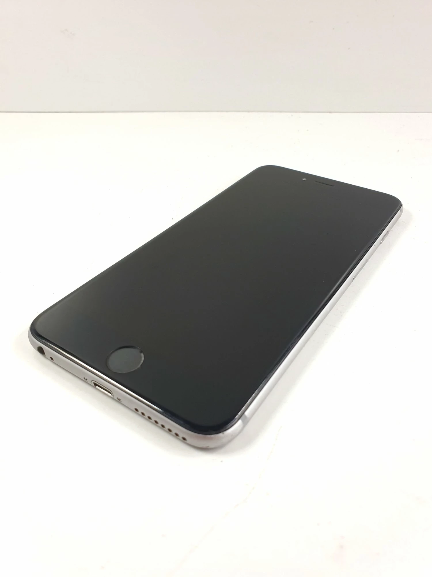 smartfon-iphone-6s-plus-64-100-przekatna-ekranu-55