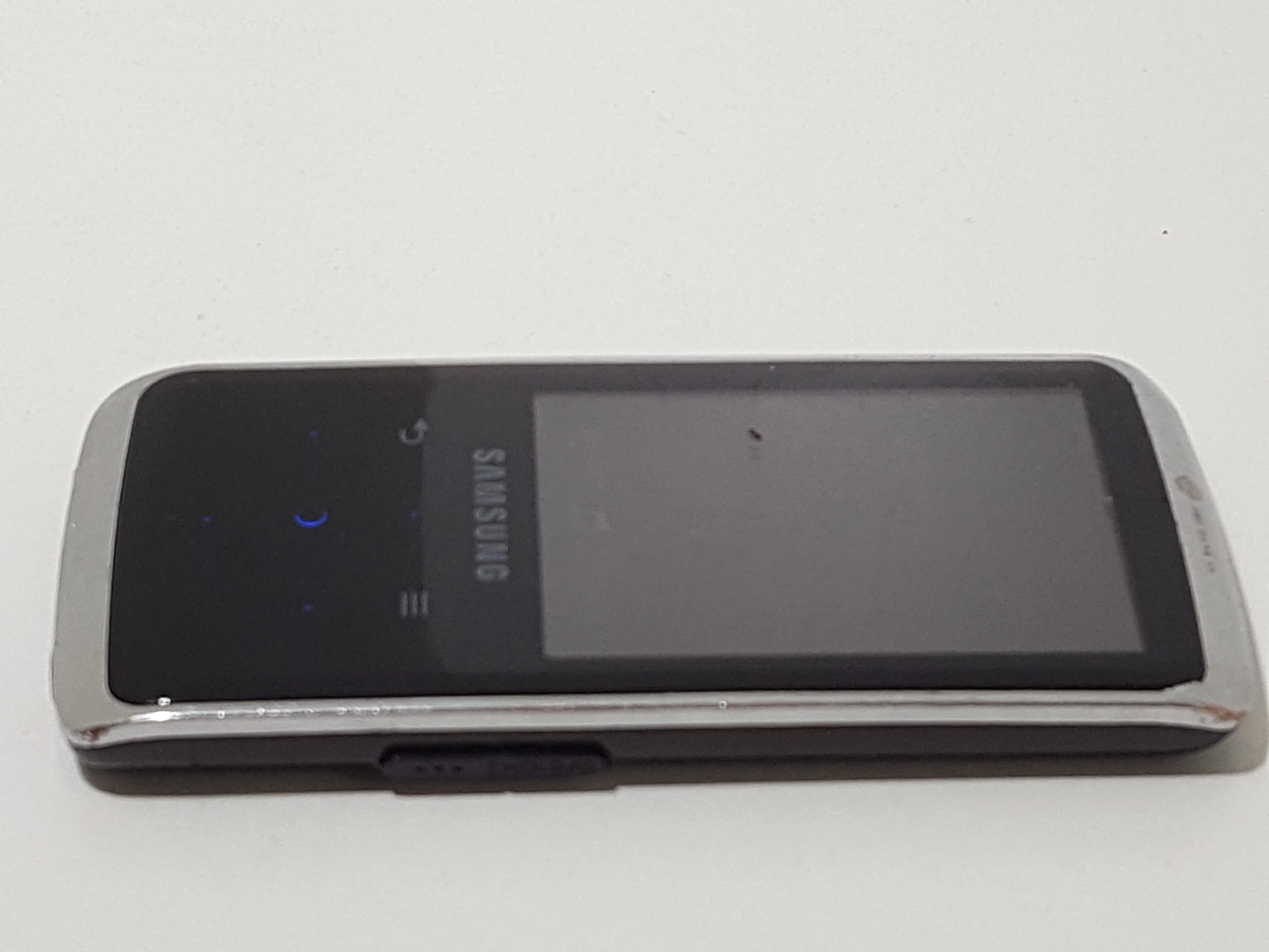 odtwarzacz-mp4-samsung-q2-yp-02-kabel-kolor-czarny